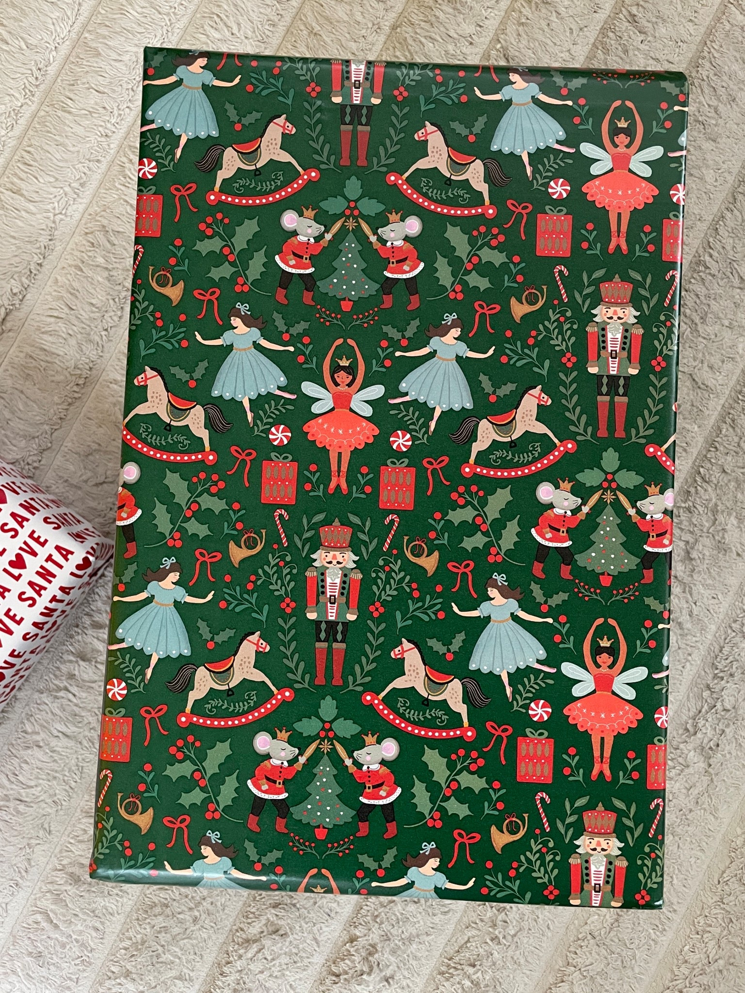 Cutest Walmart wrapping paper $5


#LTKHoliday