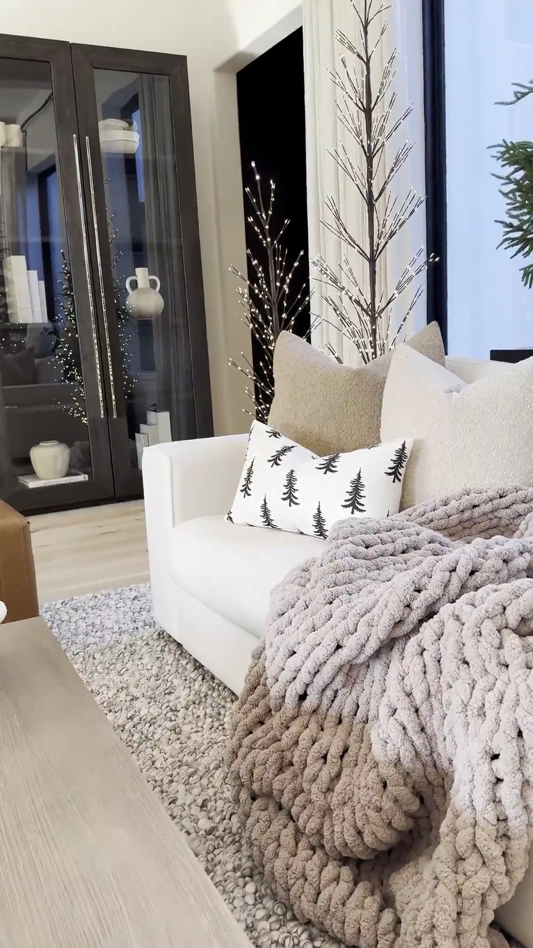 30 colors AND 6 sizes‼️ 🫢 can you believe! From 40x40In to 80x90In - large enough for your bed! 🎉 

Adding a chunky blanket to your space is a simple way to create a cozy atmosphere during the Holiday season. Color in video is Taupe in 40x60In which is a great size for a sofa! 

Pillows & Inserts: 

Largest is in the Color Camel 24x24 Inch with a 26x26 Inch down insert… 24 Colors to choose from! 🤎

Medium sized is in the Color Beige Comes in 24 colors! - 20x20 Inch with a 22x22 Inch down insert

Lumbar is in the Color black with a - 20x12 Inch with a 22x12 Inch down insert 🫶🏽😊

#LTKHoliday #LTKHome #LTKStyleTip