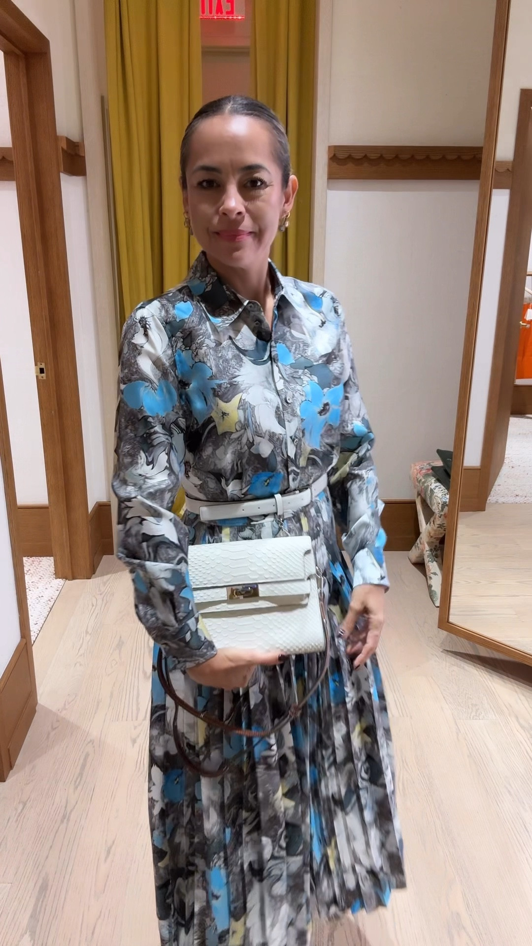 Mis vestidos Favoritos de Seda y este de la colección Tory Burch cada vez que lo uso roba suspiros 

#LTKGiftGuide #LTKStyleTip #LTKItBag