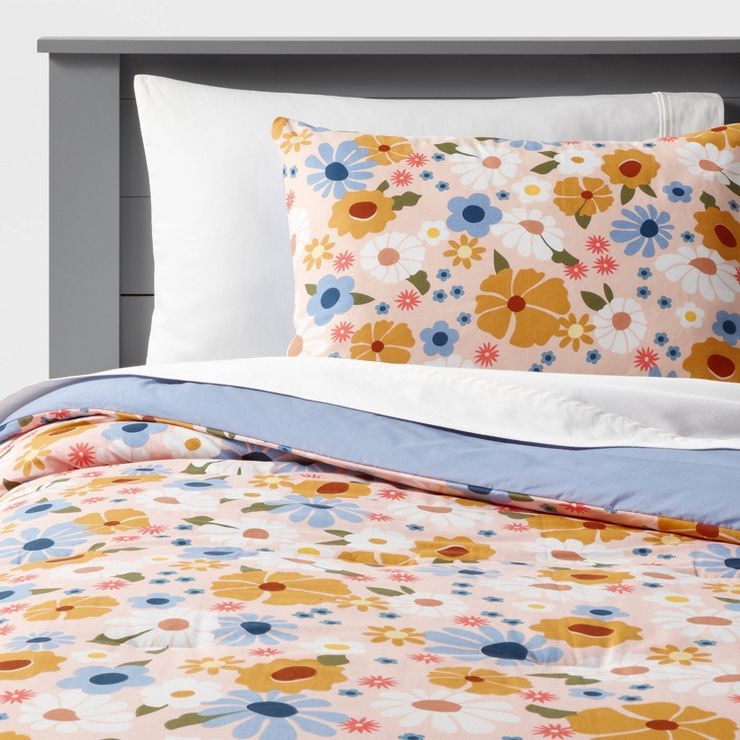 Vintage Floral Print Comforter Set - Pillowfort™ | Target