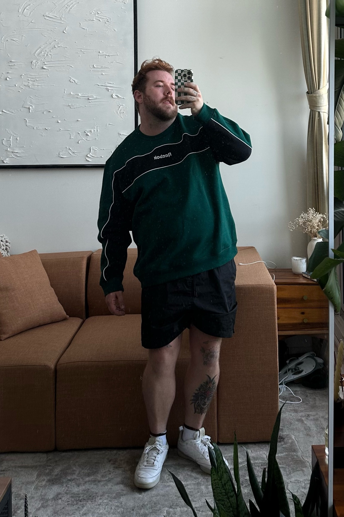 Super simple sweater outfit 

Big sweater with. Vintage vibe amd a black simple short short 