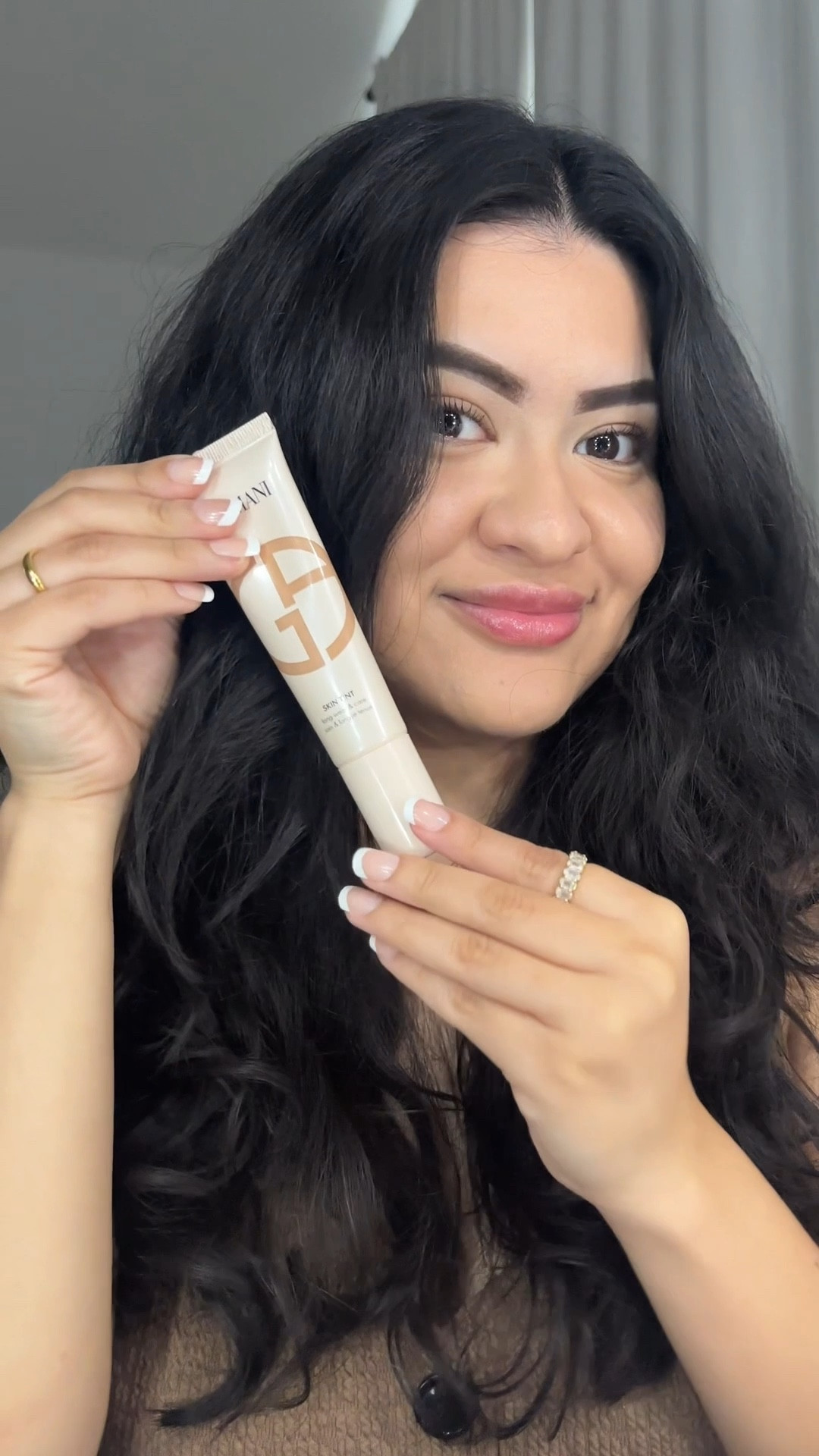 The @armanibeauty 24 hour skin tint plumps, smooths & illuminates for that skin-to-skin glow you’ll love! It’s super lightweight , buildable, and radiant 🌞

✔️ 24H Hydration & Wear
✔️ Radiant Finish
✔️ Buildable Coverage
✔️ Hydrates, Plumps, Smooths
✔️ Weightless Feel

#giftedbyarmanibeauty #armanibeauties #makeup #skintint #sephora

#LTKNYFW #LTKBeauty #LTKParties