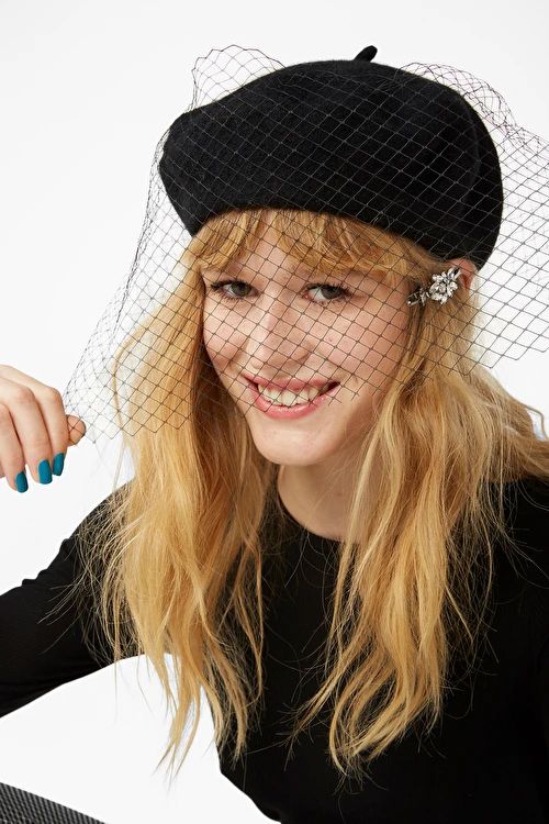 Mesh veil beret - Black magic - Hats, scarves & gloves - Monki DE | Monki