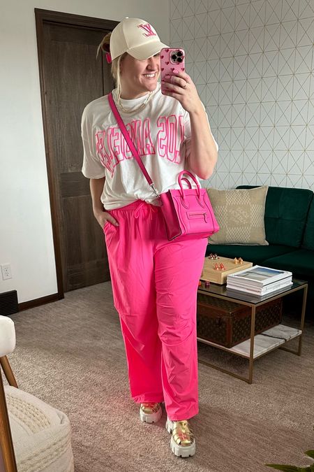 Pink lover errand outfit! 
Wearing xl in tee, xl in pants and 39 in sandals!  

#LTKmidsize