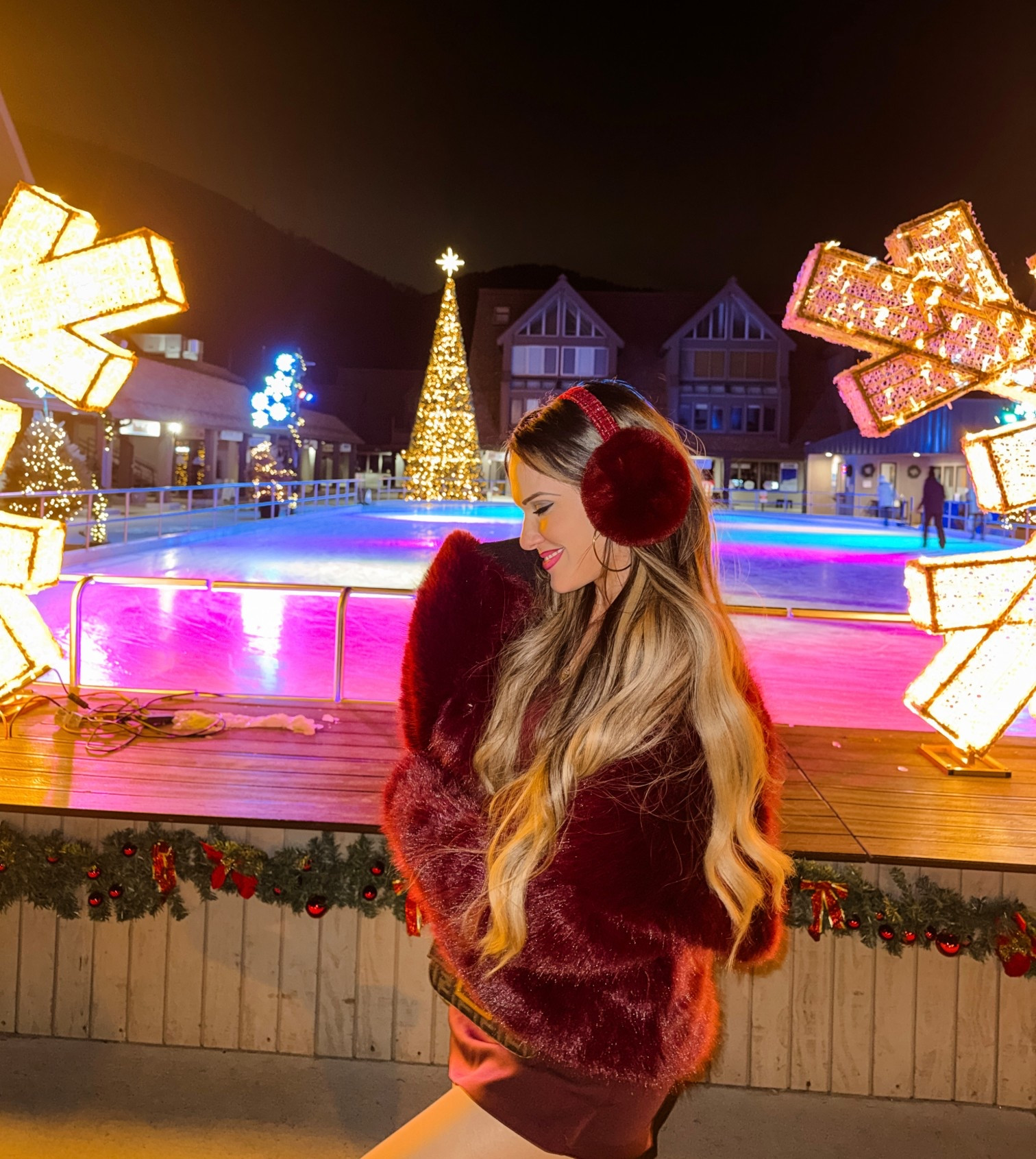 A burgundy holiday. Love this fur coat! Wearing an XXS in the top, xs in the skort and small in the fur coat  



#LTKFindsUnder100 #LTKSeasonal #LTKootd