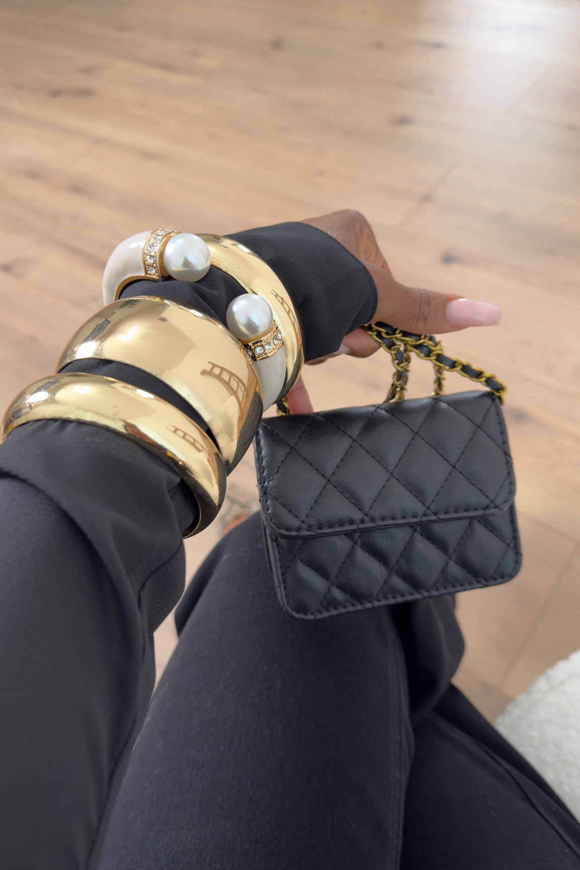 Something about black and gold does it every time. Such a classic combo 

#LTKBeauty #LTKFindsUnder100 #LTKStyleTip