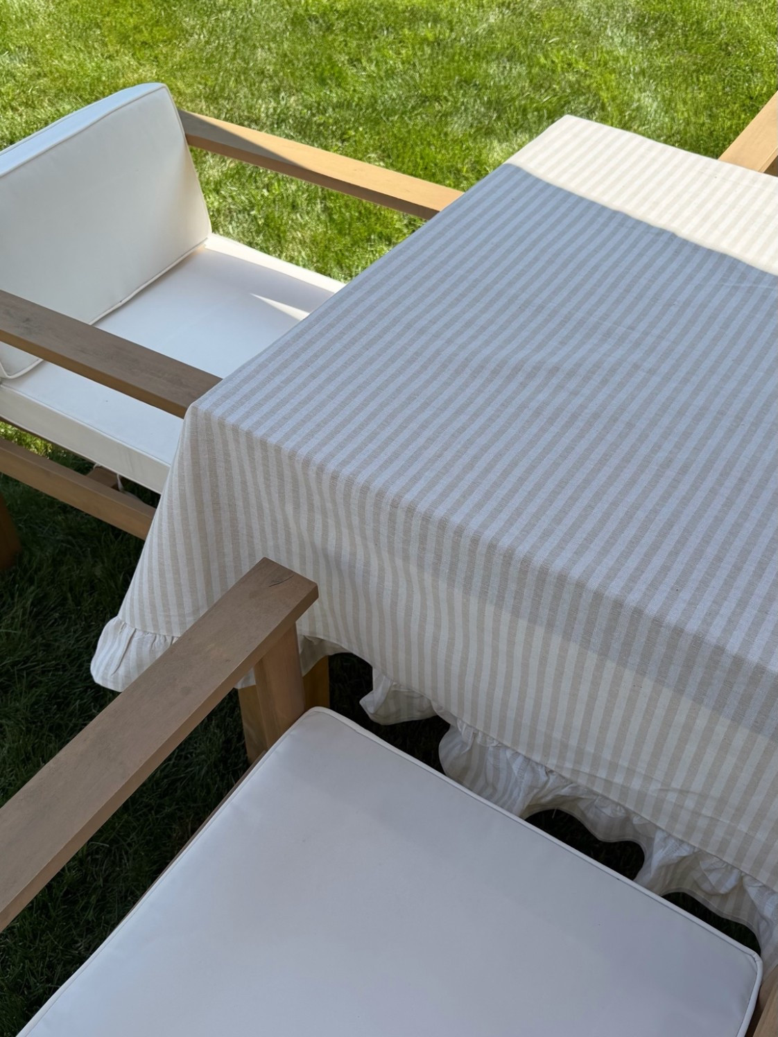 Cutie striped ruffle tablecloth. Table is Wayfair but I *don’t* recommend so not gonna include it! Hasn’t held up well.

#LTKHome