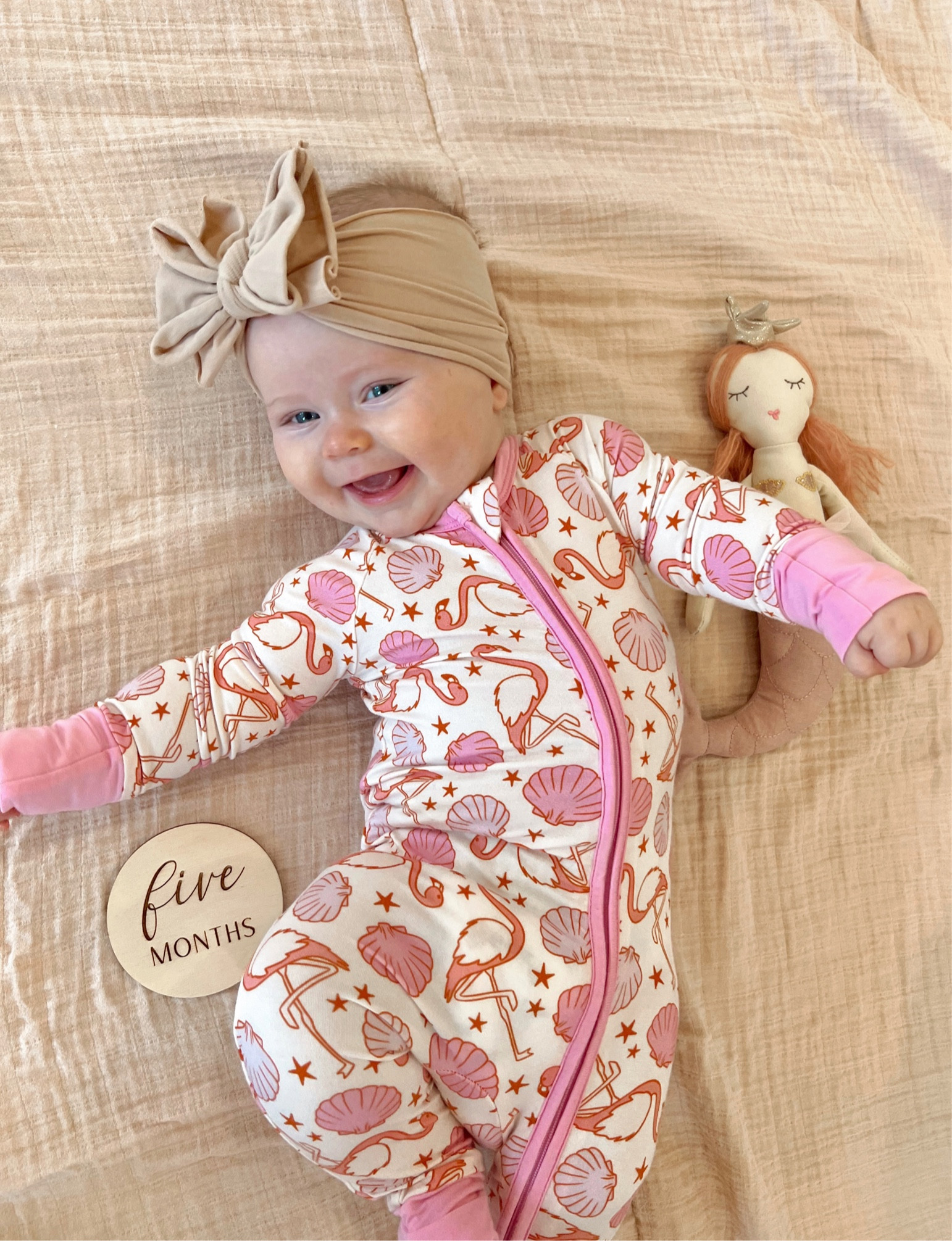 5 months with Sloan Bologn🦩🐚💕 
Love this age so much! She is the happiest little baby. She loves to smile and giggle. Sloan lovess watching her big sis and it melts me 🥹 She’s also teething hard right now and is getting lots of extra snuggles 🫶🏼 #SloanEliseHartmann #5monthsold 



#LTKbaby