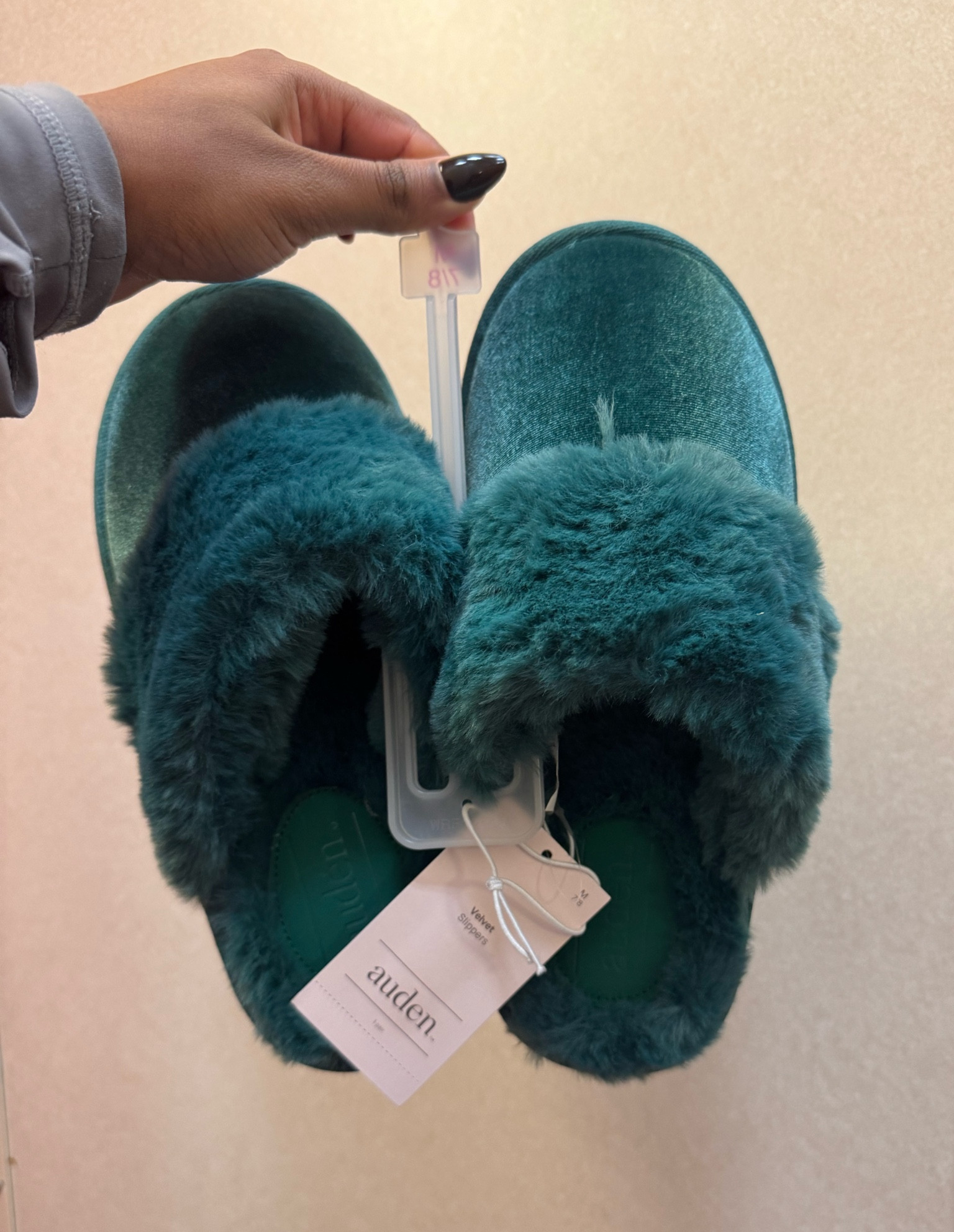 New Slippers from Target! They are currently $10

#LTKSeasonal #LTKHoliday #LTKFindsUnder50