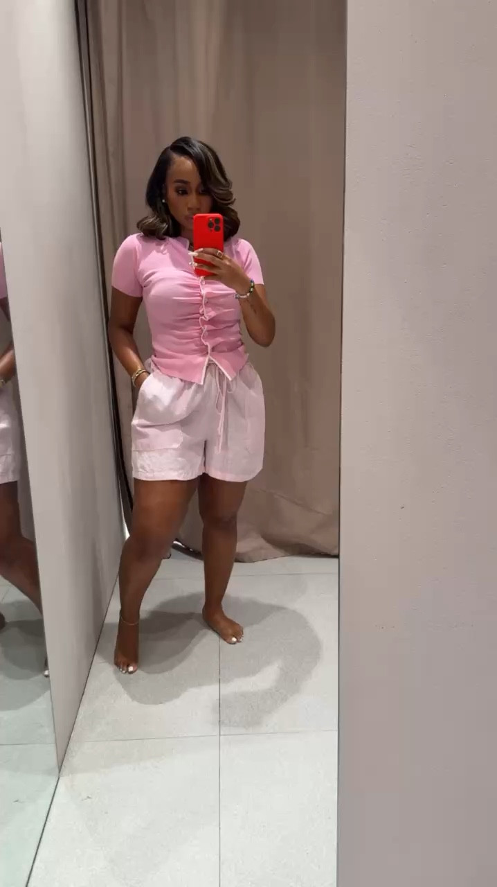 Ruched knit top and linen shorts outfit! Ideal for casual summer outings! 

#LTKMidsize #LTKootd
