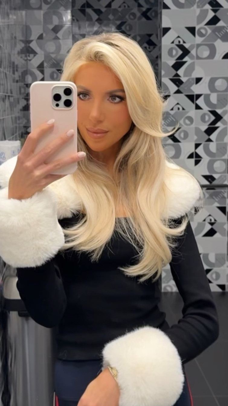The perfect Christmas top #

#LTKStyleTip #LTKHoliday #LTKSeasonal