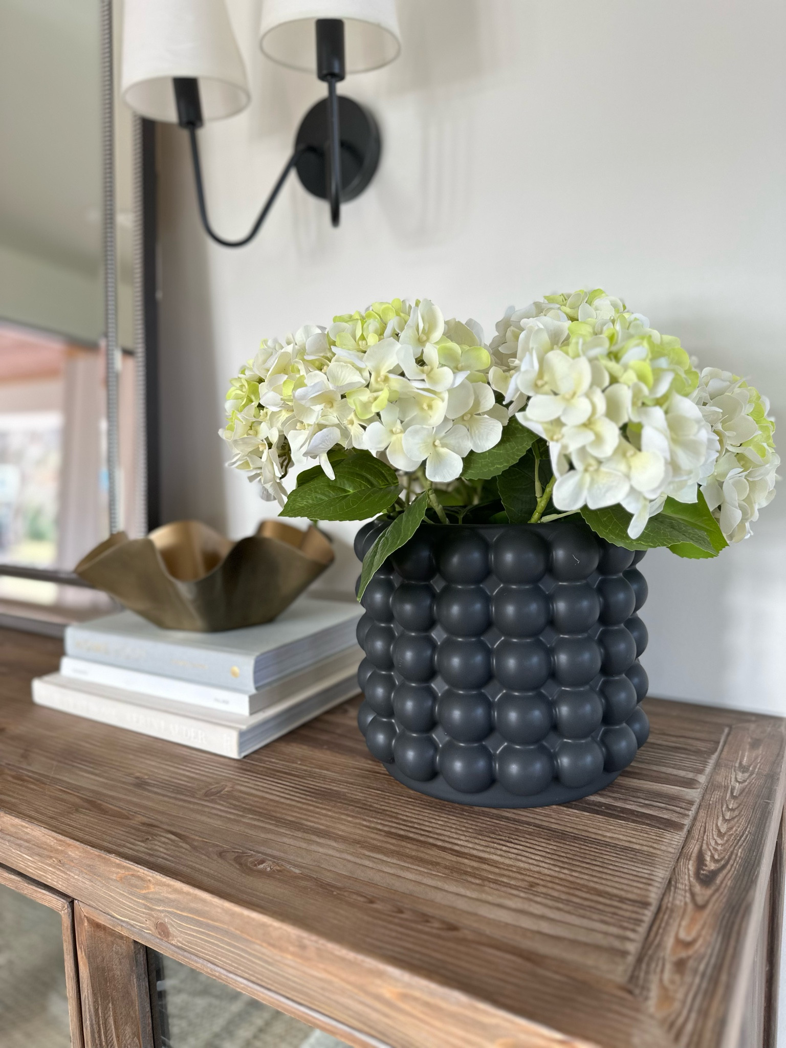 Bubble vase. It’s the perfect mix of masculine and feminine! 


Vase, home decor, modern living room, Walmart, Amazon, Target, h&m, floral, flower vases

#LTKfindsunder50 #LTKhome #LTKMostLoved