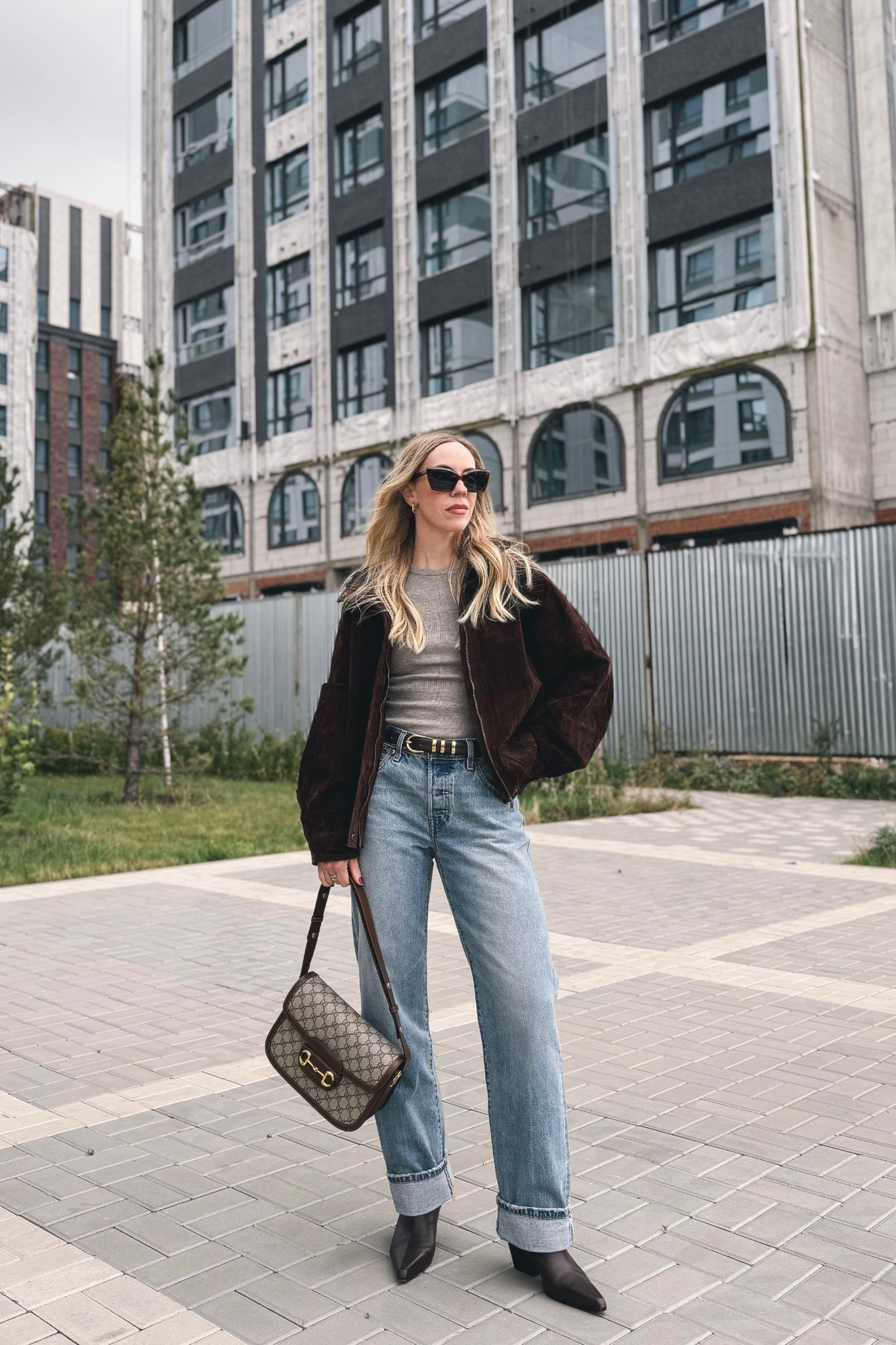 Spring outfit, @Zara chocolate brown suede jacket, @Levi's 90’s baggy jeans, Gucci bag, spring trendss

#LTKSpringSale #LTKSaleAlert #LTKOver40