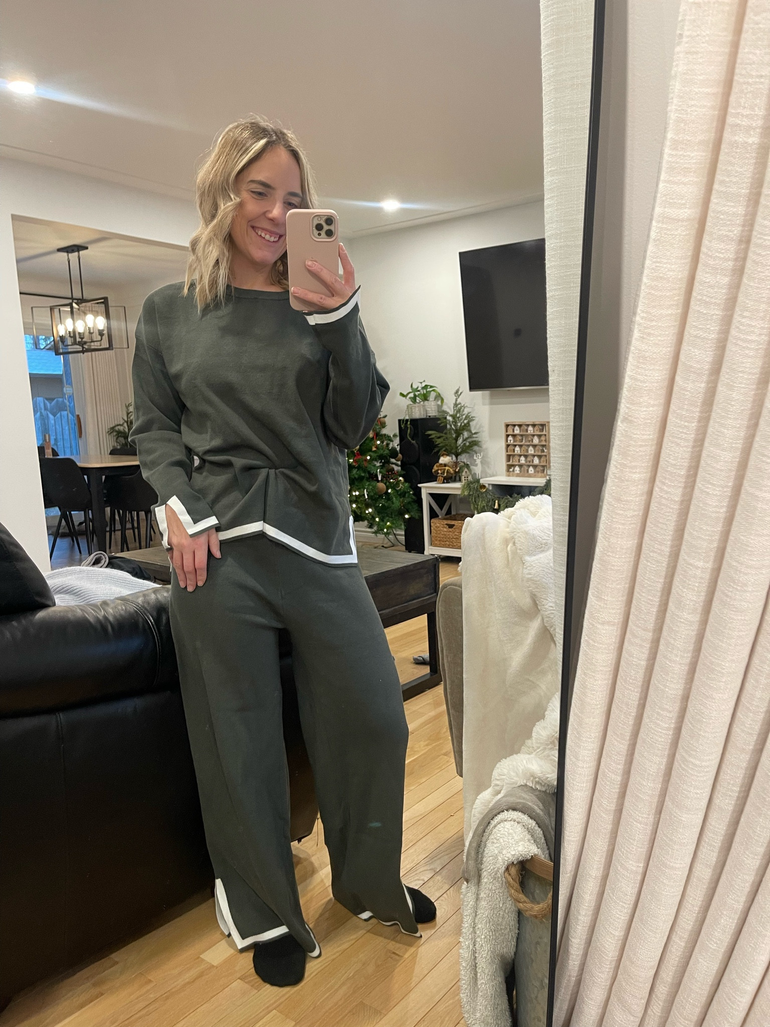 The quality of this lounge / sleepwear set is 10/10! Available in lots of different colours too! Would make a great gift too!

#LTKFindsUnder100 #LTKGiftGuide #LTKStyleTip