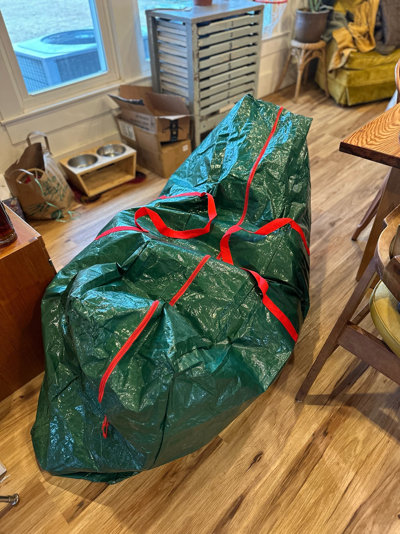 finally getting our christmas tree put away and we are loving these bags this year! sooo easy 