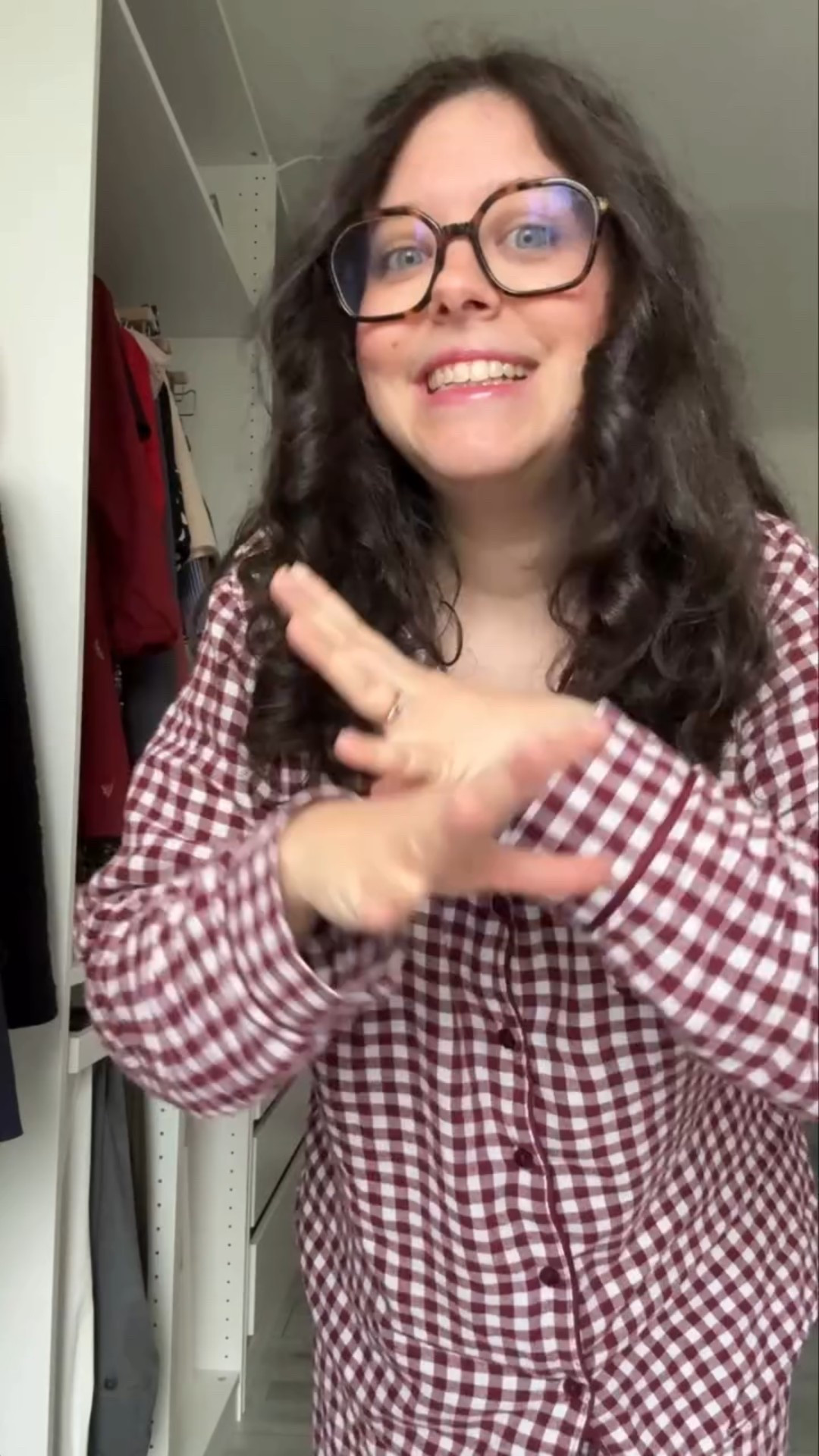 🖤 Black Friday = total look noir
Pour le #defimodeclaire de cette semaine, j’ai voulu jouer le jeu jusqu’au bout en te proposant un total look noir, parfait pour la saison… et totalement dans le thème du moment.

Alors, défi réussi ou pas selon toi ?
Et si tu veux participer :
👉 Laisse-moi ton défi mode en commentaire, je note tout pour les prochaines vidéos.
.
.
.
.
.
#ootd #lookdujour

#LTKstyletip #LTKfrance #LTKmodest