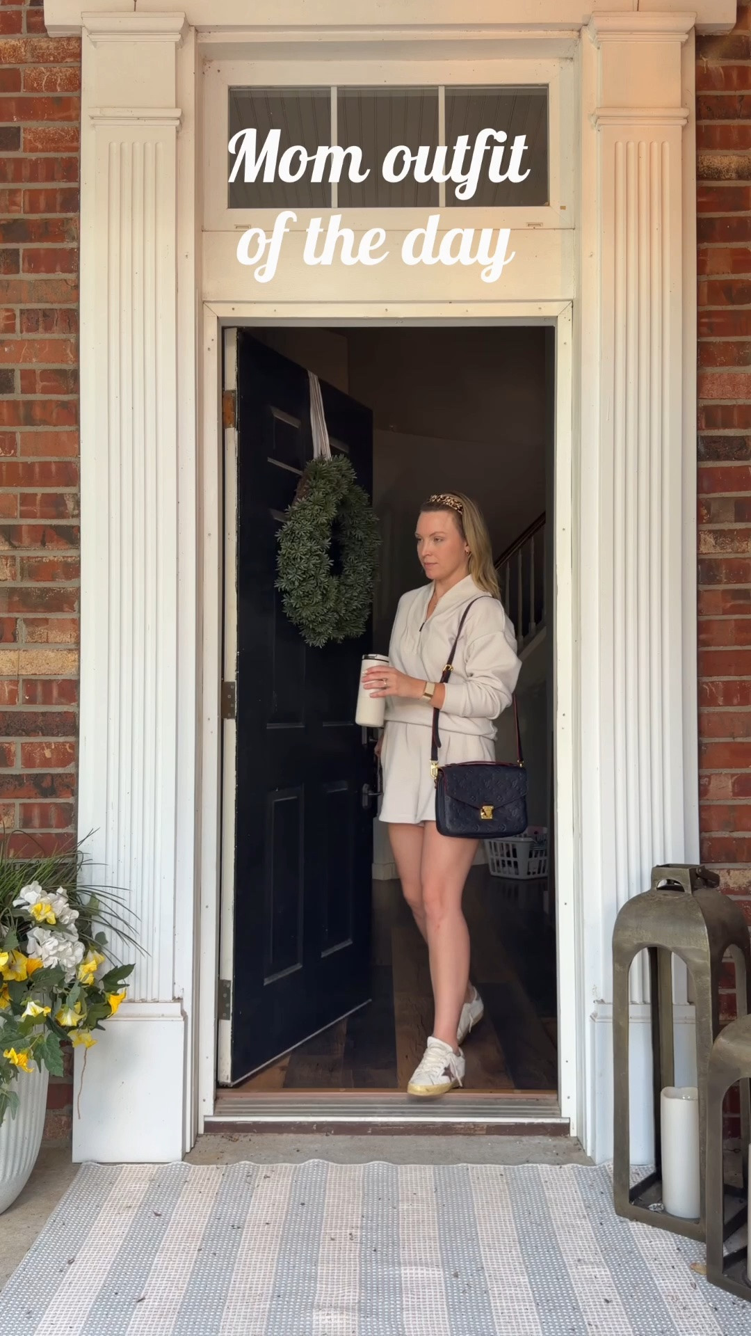 The kind of set you throw on and somehow look instantly put together 🤎

Comment OUTFIT and I’ll send you the link ✨

#fallstyle #affordablefashion #matchingset #everydaystyle #momstyle