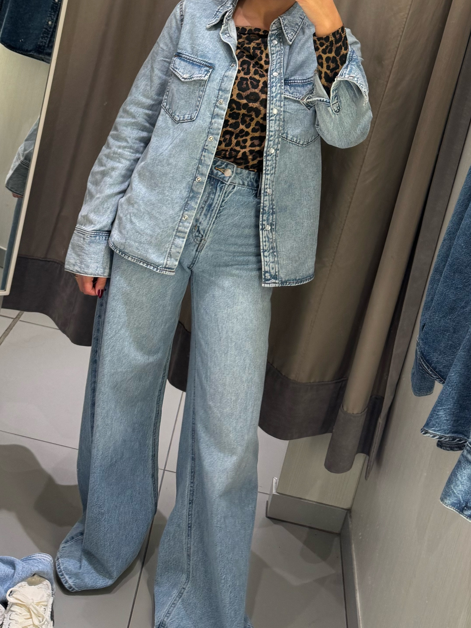 Camisa  y pantalón vaqueros

#LTKwinter #LTKeurope #LTKespana