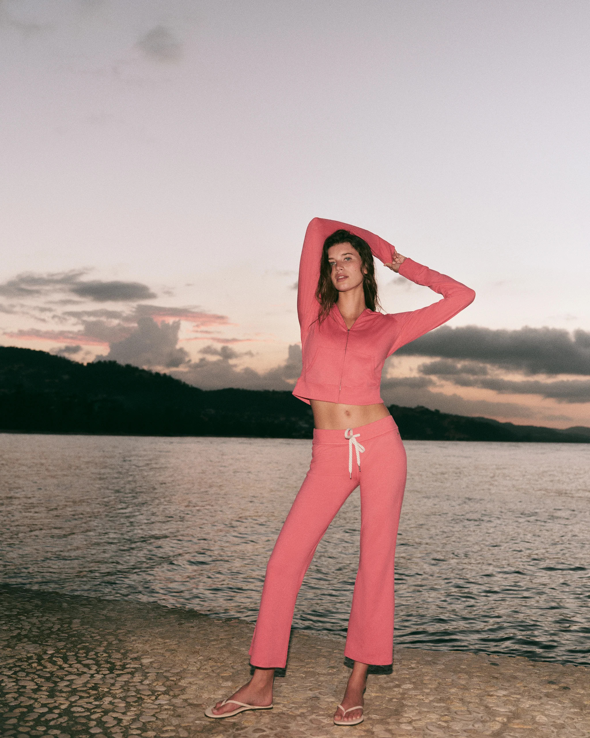 Women's Halo Slim Flare Ankle Pant – Sunset Pink Heather – Vuori | Vuori Clothing (US & Canada)