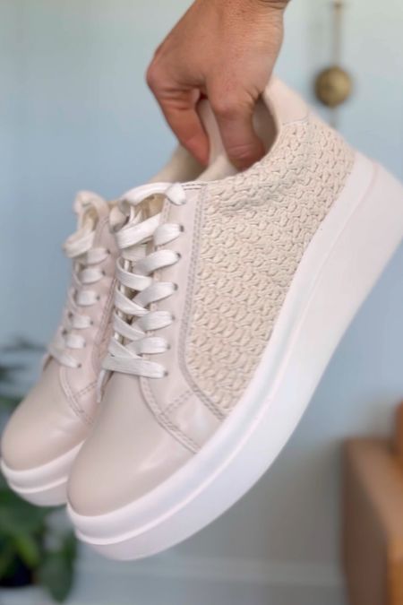 Cutest crochet sneakers for your next summer trip!


Shoes on sale
Sneakers
Travel shows
Travel sneakers 