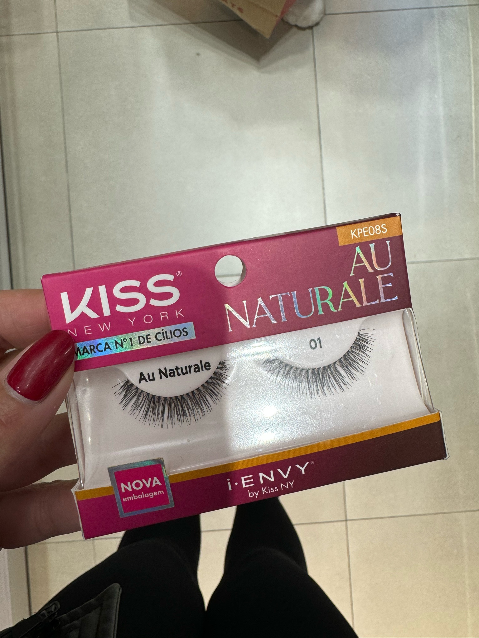 Outra opção de cílios postiço elegante: Au Naturale Kiss New York