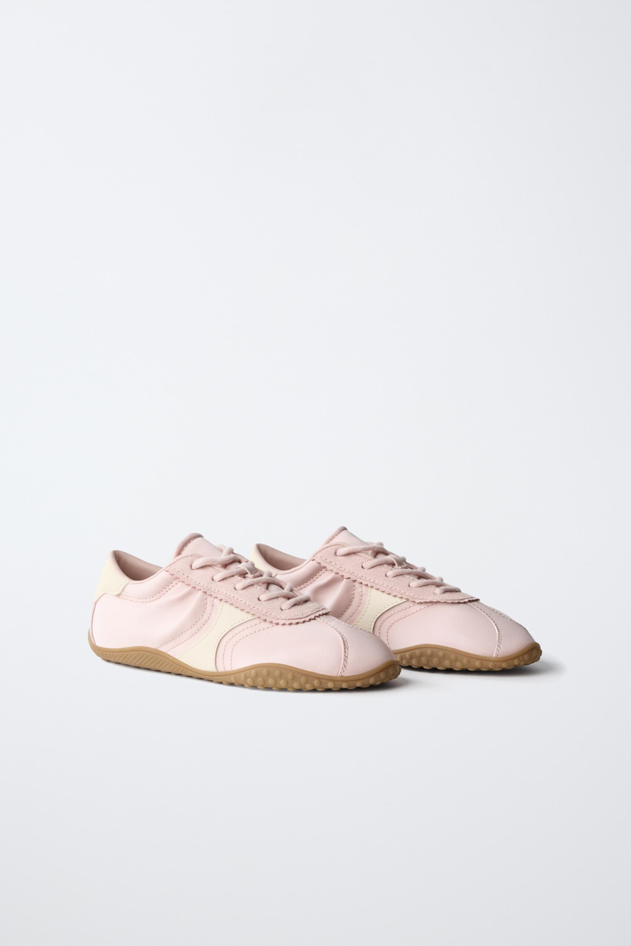 Sneakers with a combination of materials and contrasting color detail. Lace-up closure. Includes ... | Zara US