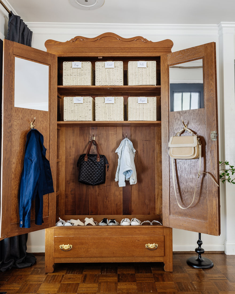 Drop zone

Entryway

#LTKHome