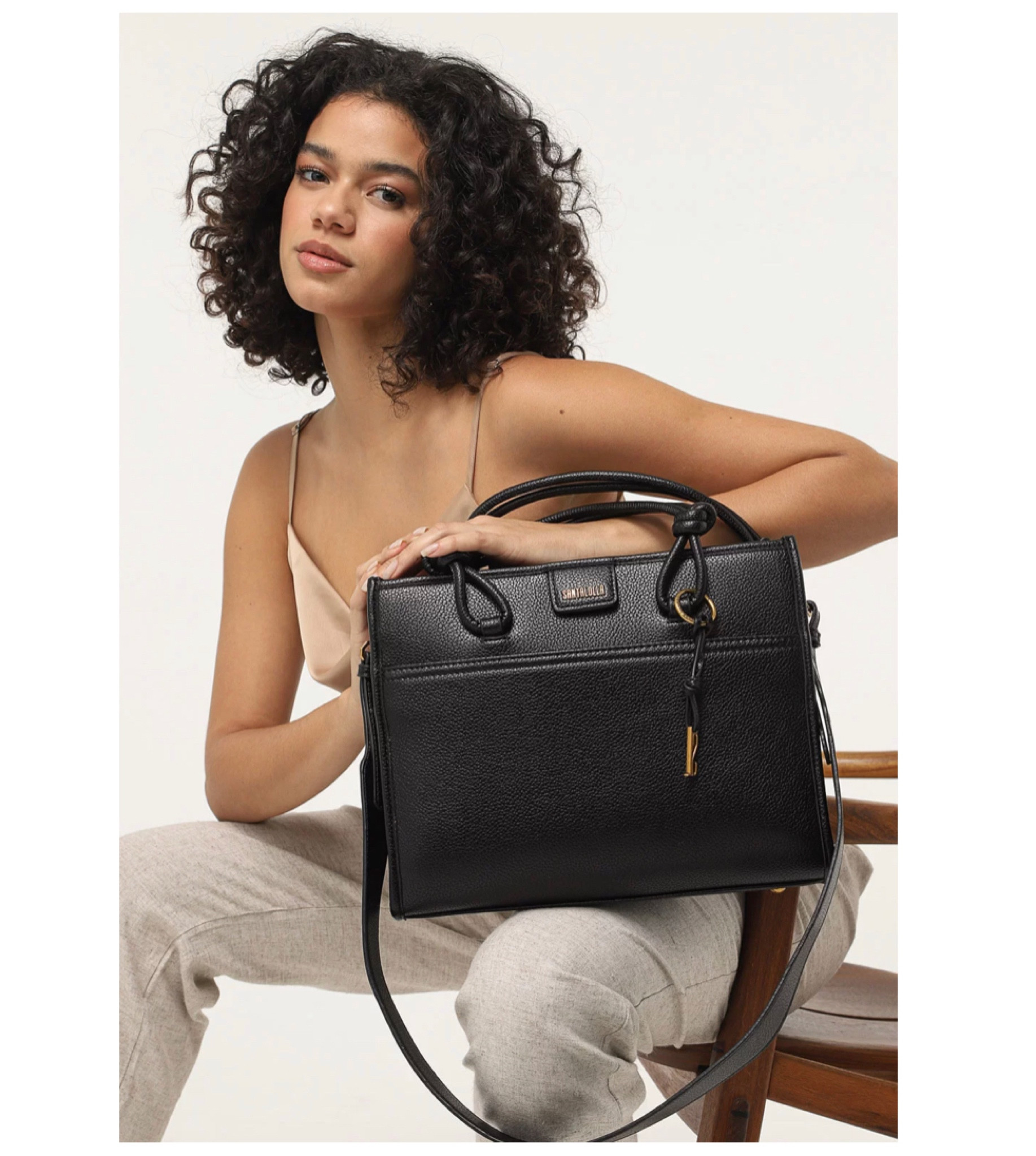 Promos de Gigantes.
Marcas super famosas com preços totalmente acessível e ainda com parcelamento.
Calcule: custo / durabilidade, e verá que realmente estão maravilhosos os preços.
Lembrando que uma bolsa de couro, dura no mínimo 10 anos.