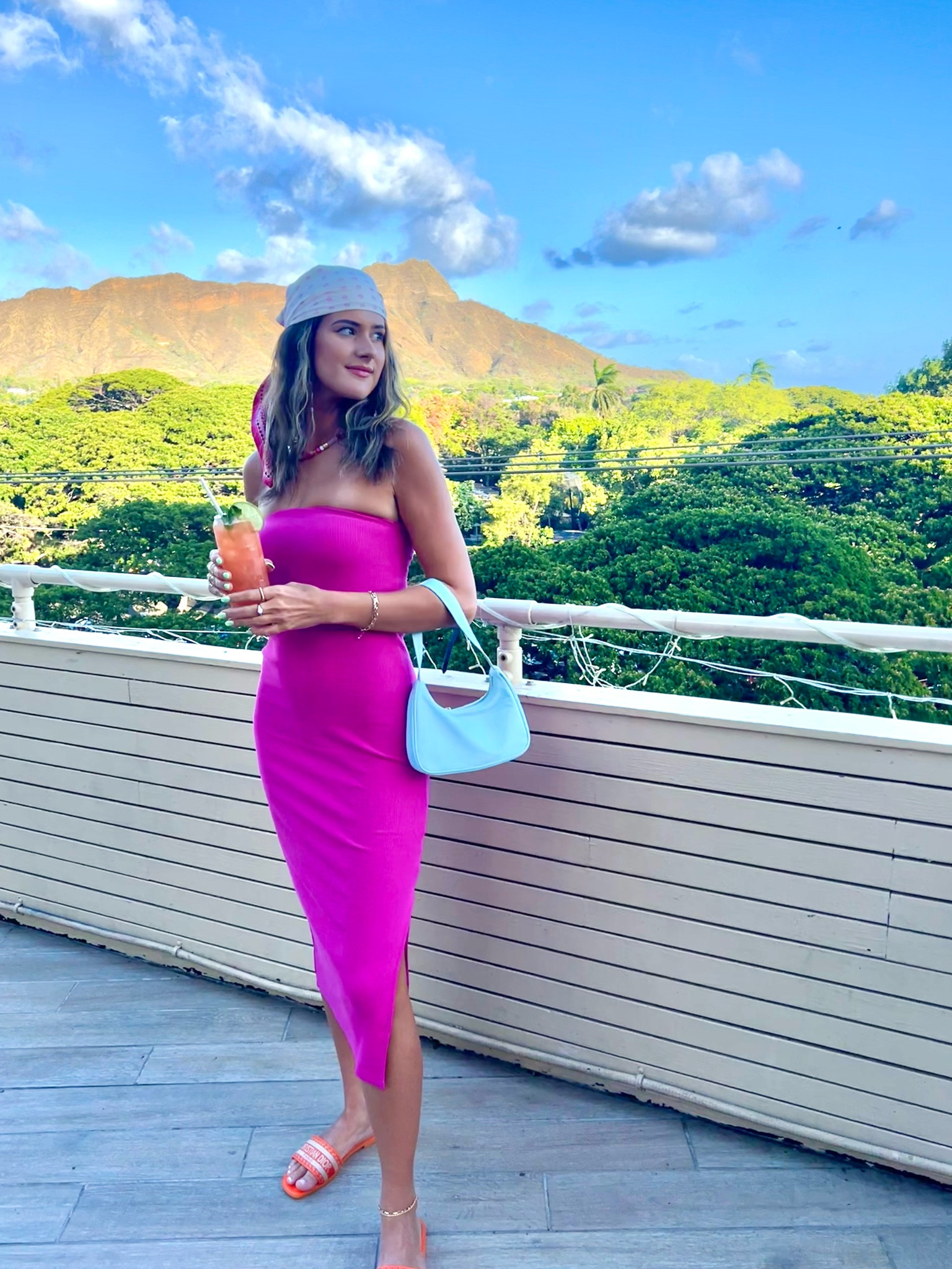 Old navy dress// tube dress// bodycon// skims ships

#LTKtravel #LTKstyletip #LTKSeasonal