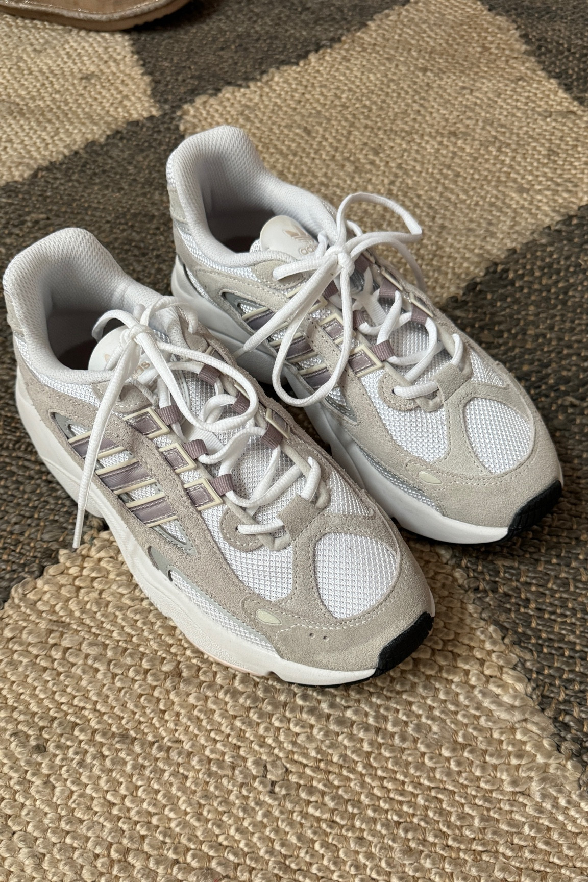 My adidas white sneakers for running and walking are on sale! These are stylish and so comfortable.
Two versions linked that are almost identical. I have the ozmillen style 


#LTKCyberWeek #LTKActive #LTKGiftGuide