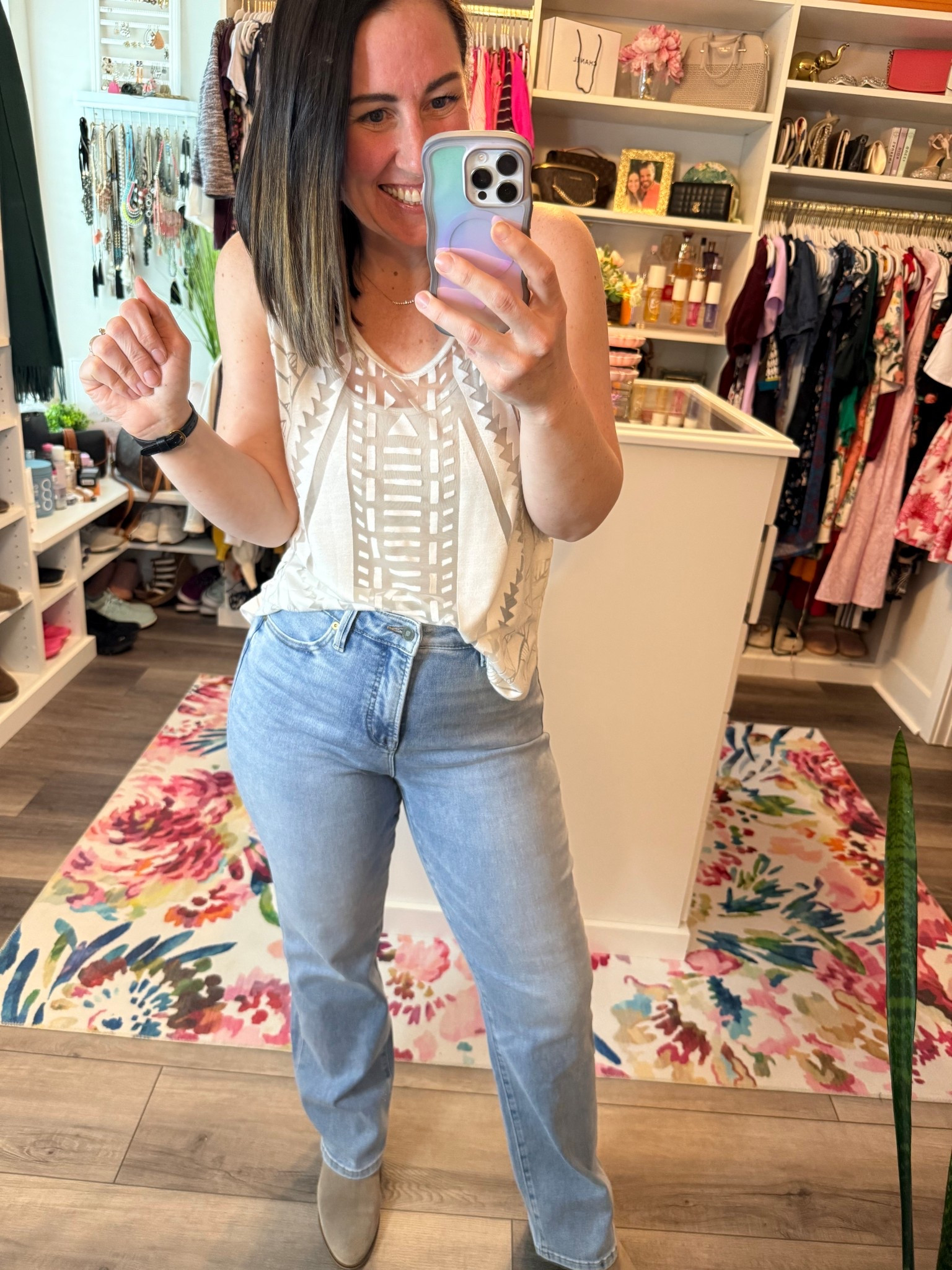 I can’t get enough! I love these Avery Jeans! Thanks @emmalousboutique #ad 