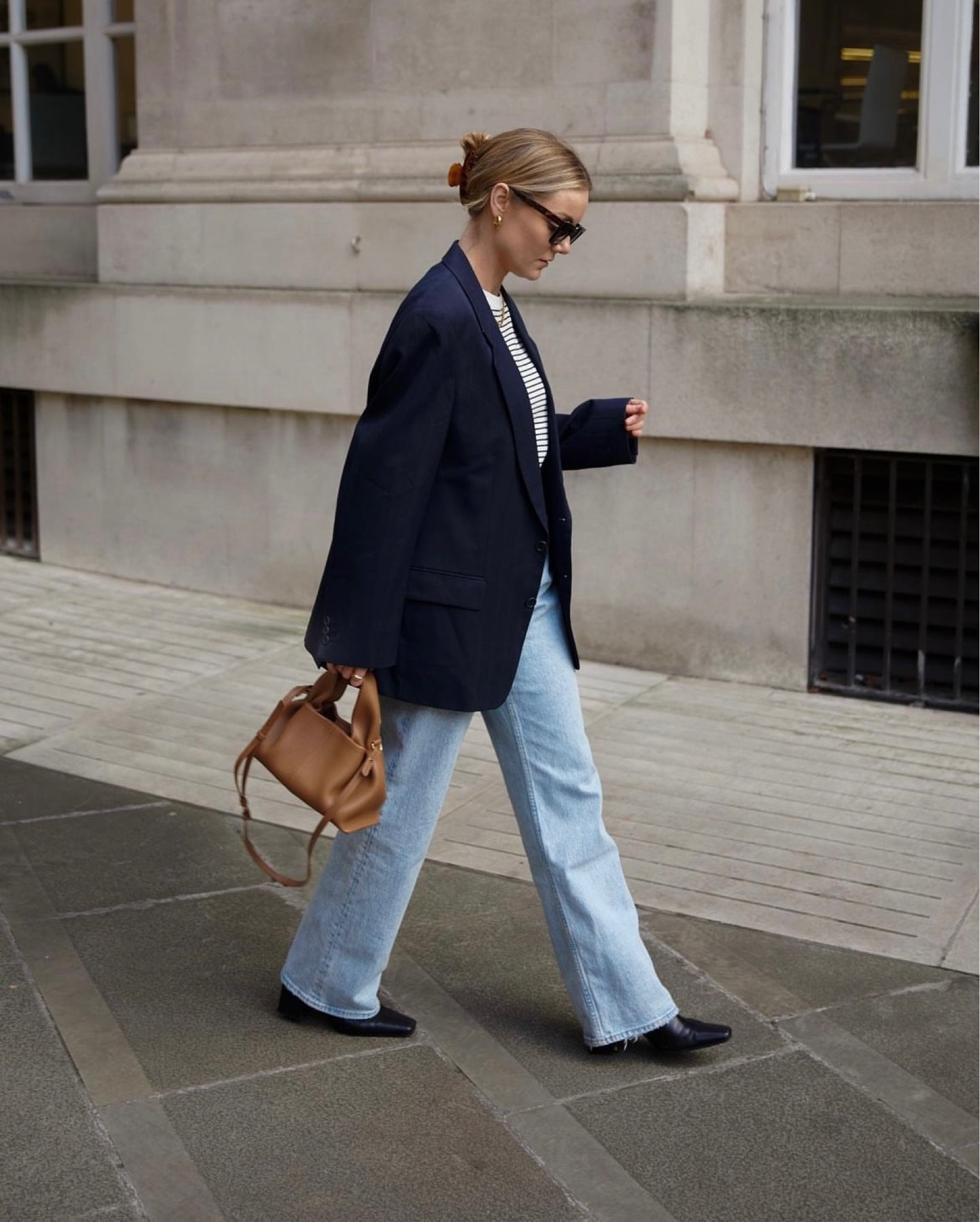 Spring style , outfit inspo , blue jeans , navy blazer , striped tee , spring look , spring outfit inspo 