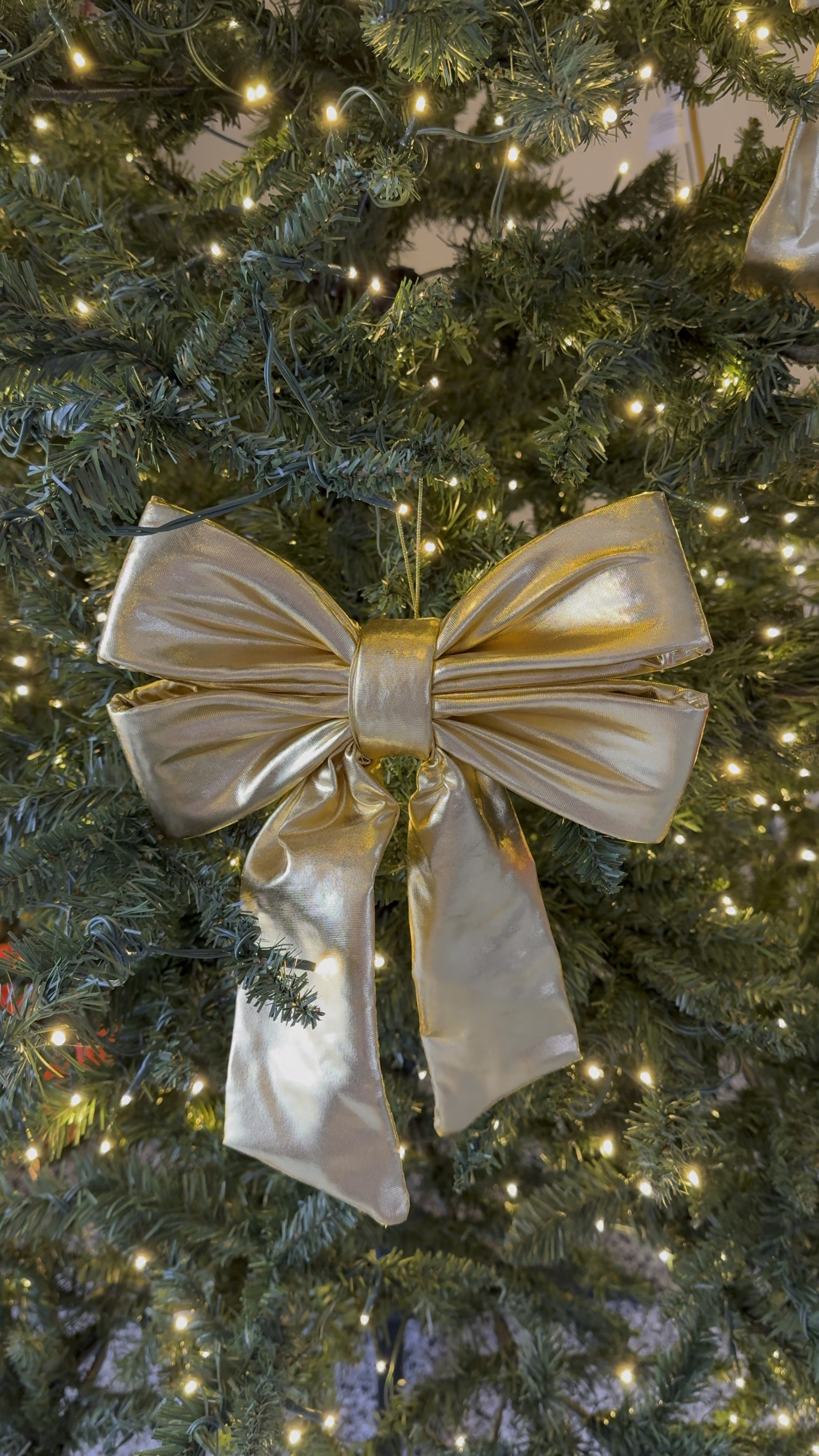 Get these big gold bows while you can! 

#LTKSeasonal #LTKHoliday #LTKStyleTip