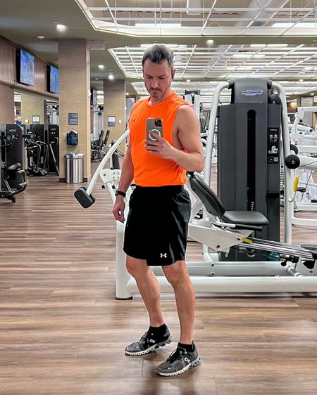 This tank works at the gym or if you’re a crossing guard 😆 

#LTKMens #LTKActive #LTKFitness