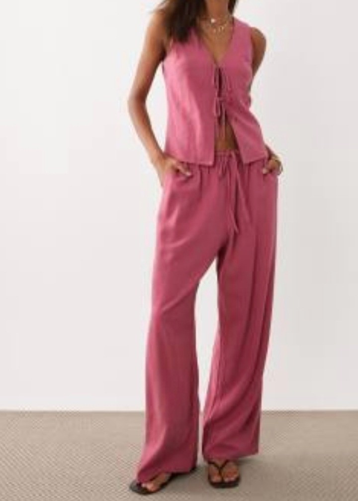 Linen look petite co ord set.Heatwave hot summer outfits. Petite fashion.I share style for all women under 5'4/164cm! 

#LTKMidsize #LTKPetite #LTKSeasonal