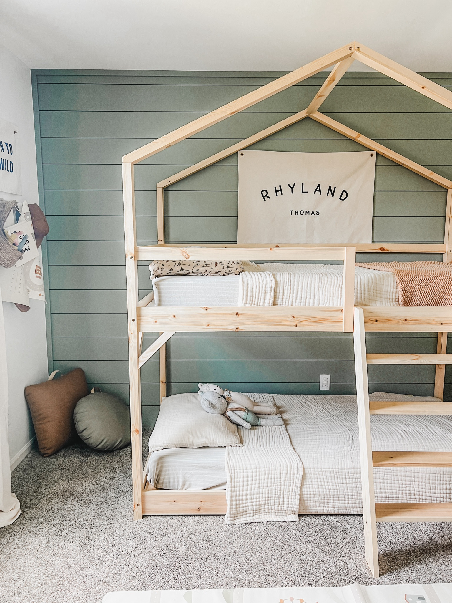 Elevated this toddler bedroom with a bunk bed. We’ve been having so much fun with all this room for activities ;)