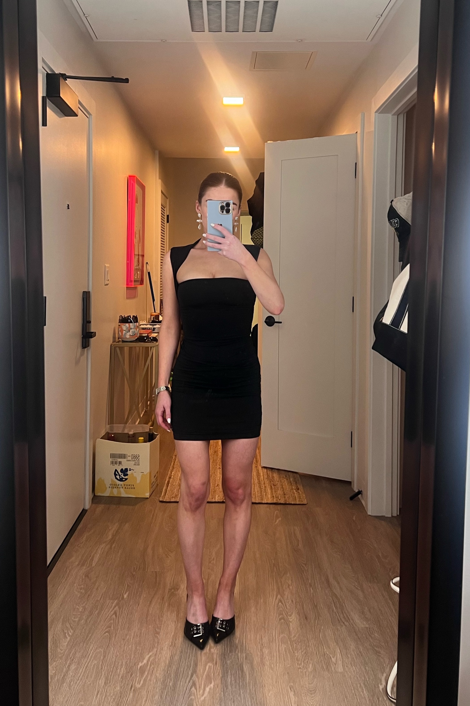 The most flattering dress from Aritzia contour! Comes in a top as well 🖤
➡️ sizing: wearing XS (def size down! Looks better snug)