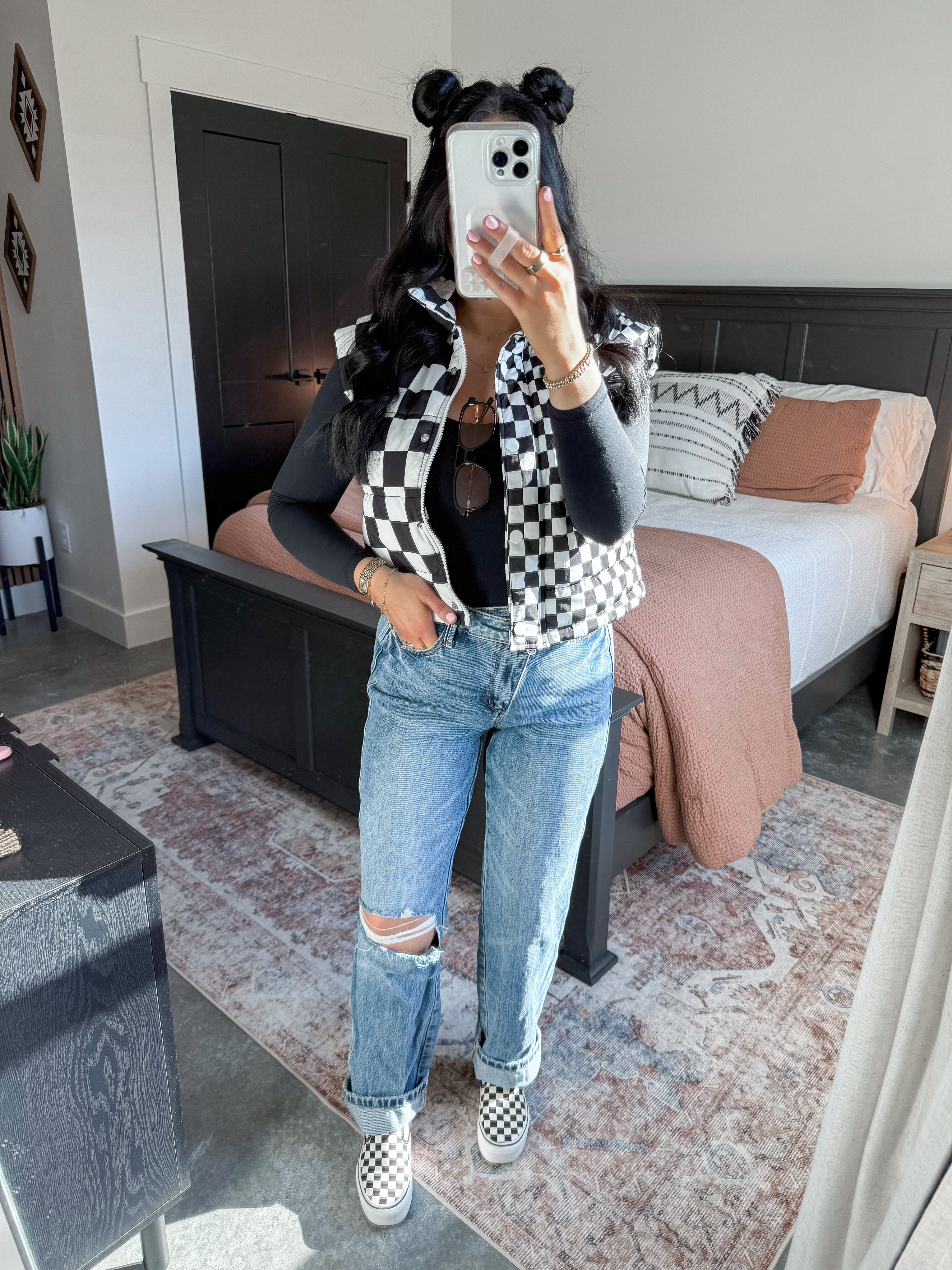 Checkered Print OOTD 🖤🤍

Vest - small
Bodysuit - small

*My exact jeans are posted on my ShopMy! 

Love this lightweight checkered print puffer vest! Comes in 3 other colors and would be perfect to transition into spring 👏🏼 Styled it over this basic black bodysuit from amazon with some ripped jeans & my platform checkered print vans! 

 

 #LTKootd #LTKFindsUnder50 #LTKFindsUnder100
