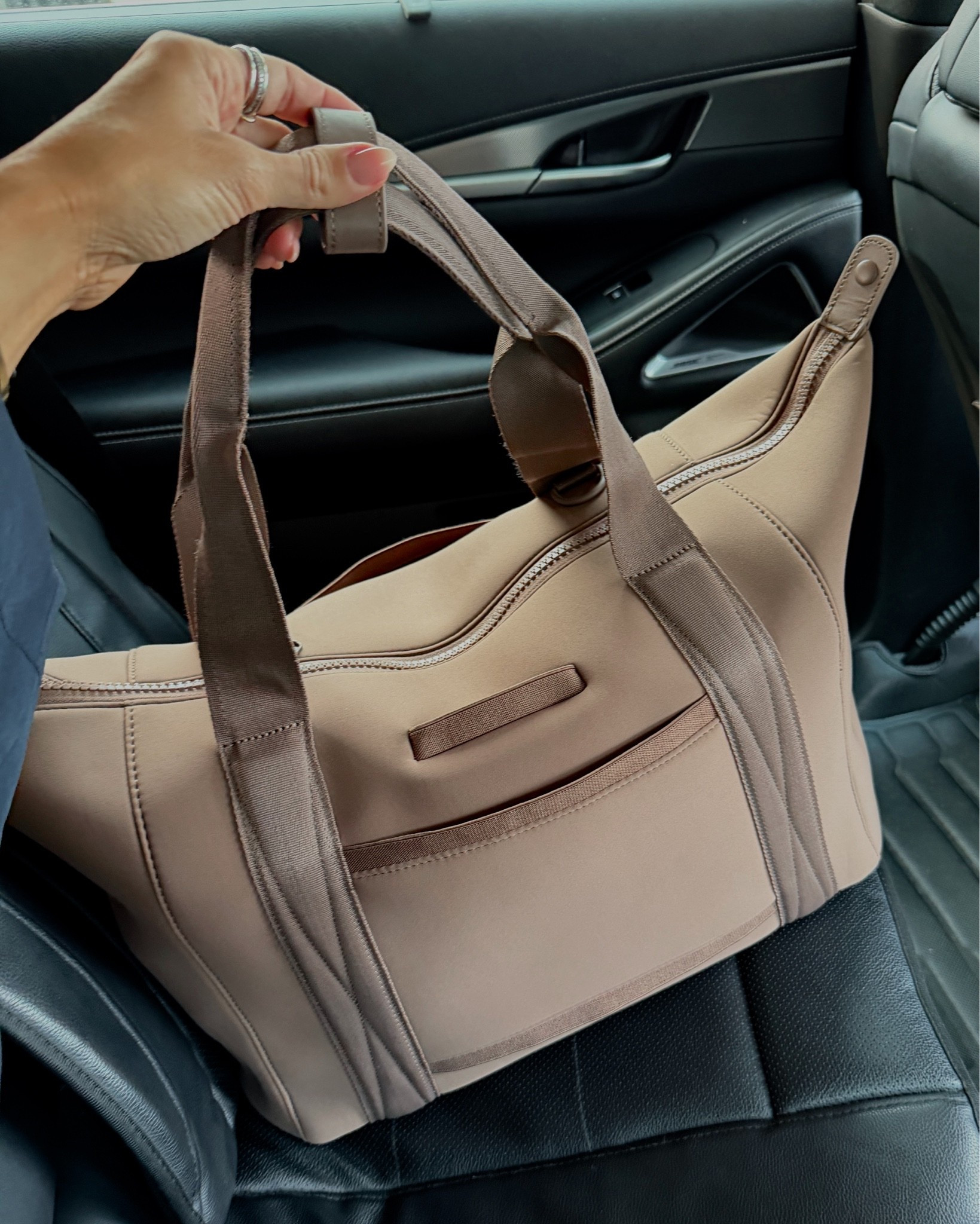 The travel tote of all travel totes from @Quince It’s like a Mary Poppins bag with endless compartments and details that make traveling a breeze! PS fits under your flight seat! 🙌🏽 #QuincePartner

#LTKOver40 #LTKSeasonal