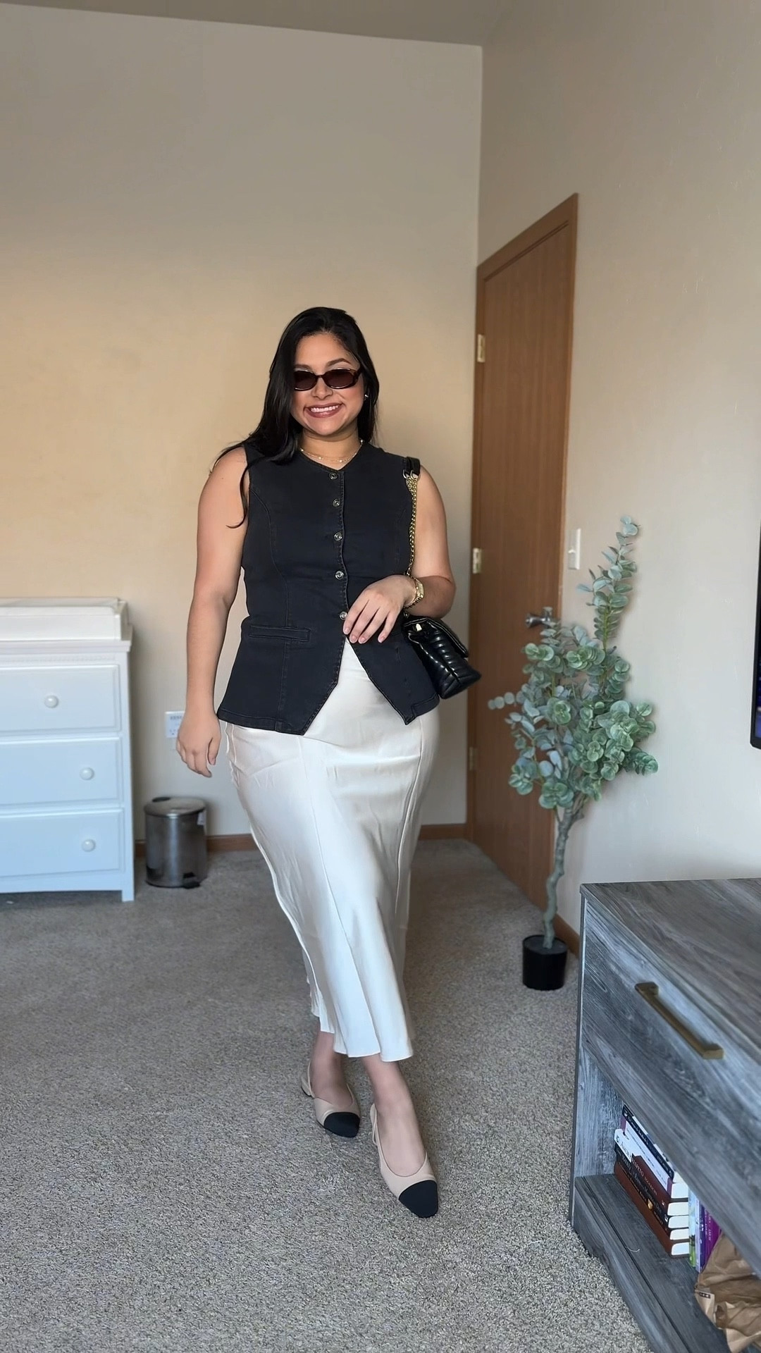 Chaleco: L
Falda: L
Zapato: 8.5 (horma pequeña)