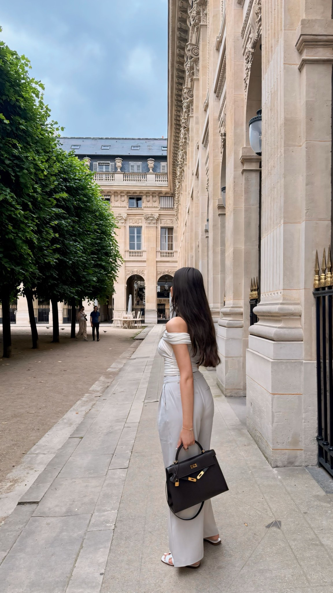 Paris outfit 🥐
Top: Meshki
Pants: Glassons (old style)
Bag: Hermes
Shoes: Hermes 

#LTKAroundTheWorld #LTKaustralia #LTKmodest