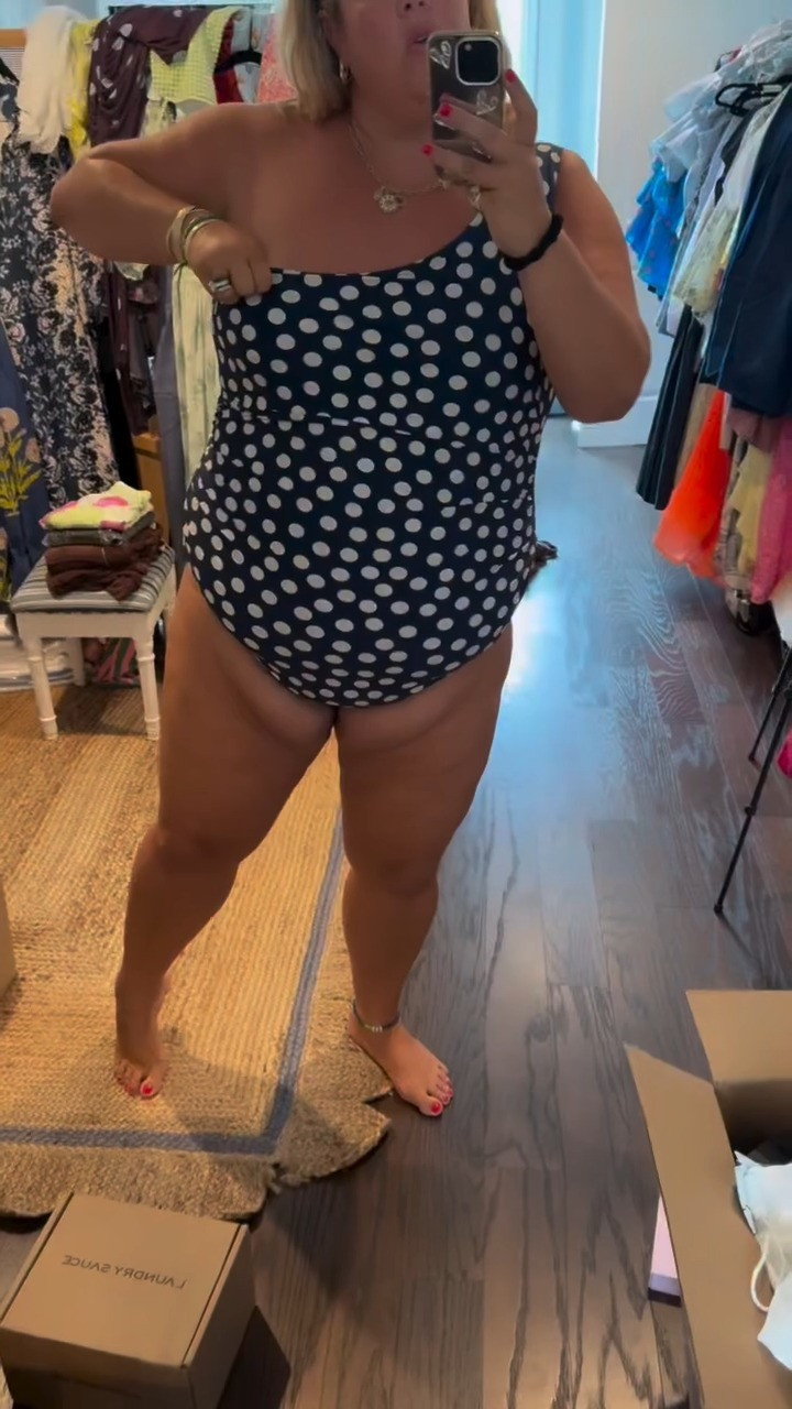 Wait, did I mention it’s $22 from $128!!! Comment shop for the link. Xoxox 

 #LTKSwim