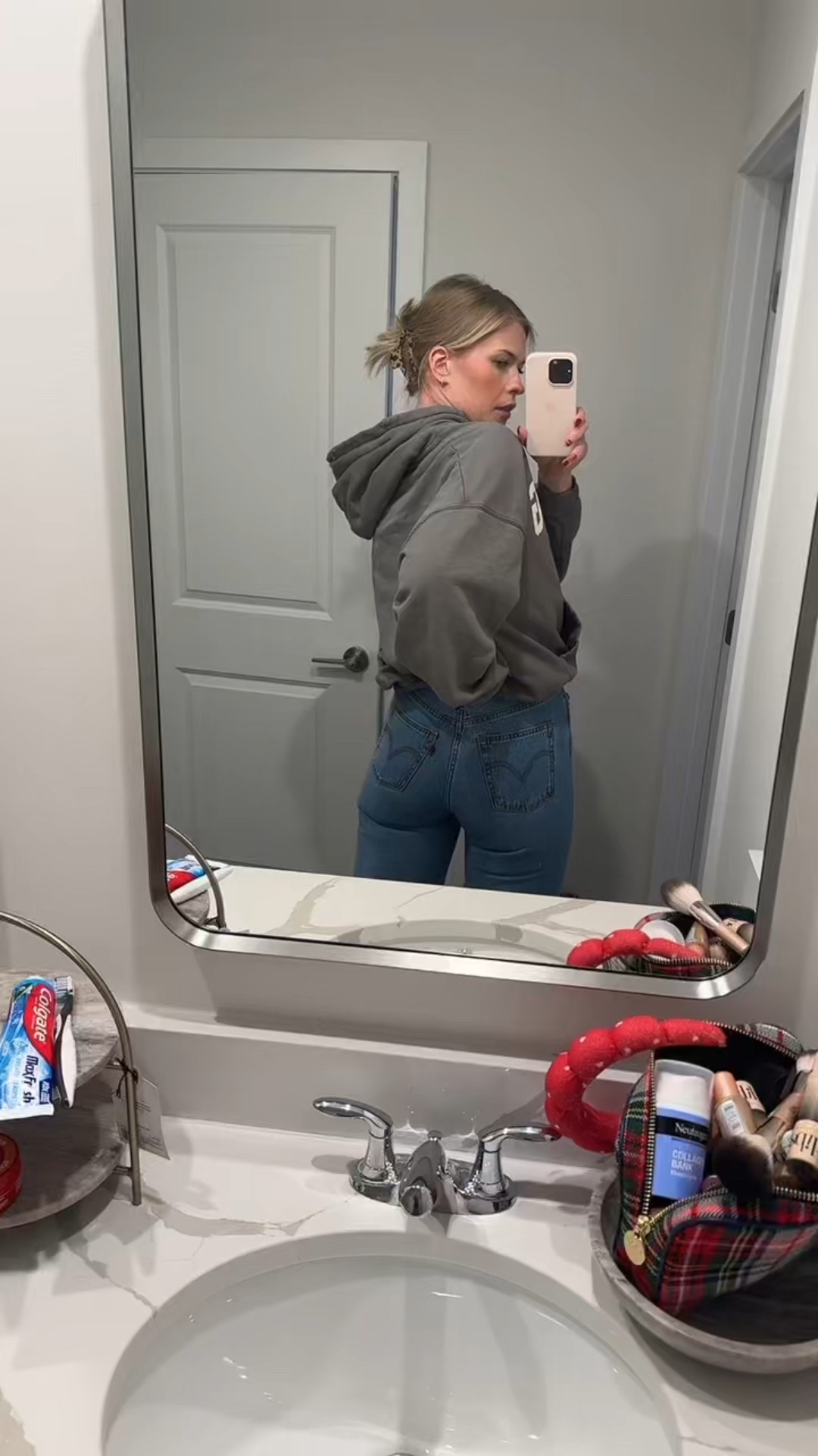30% off today!!  Channeling all the vintage vibes with the @levis Ribcage Wide Leg Jeans! ✨ Ultra high-rise, ultra flattering, and the perfect staple for any closet. 
Jeans: 27
Top: Medium 

#LTKFindsUnder100 #LTKSaleAlert #LTKStyleTip