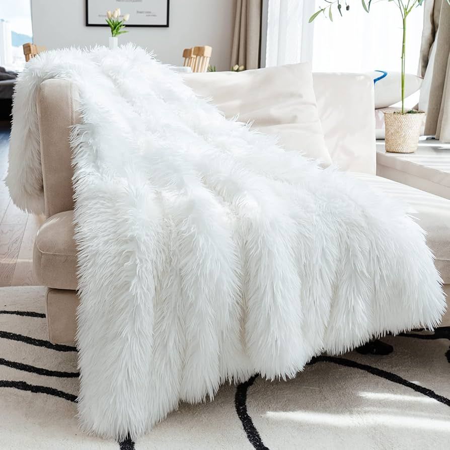 Amazon.com: JONIYEAR Extra 2.8" Long Hair Fluffy Faux Fur Throw Blanket 50" x 60", Luxury Soft De... | Amazon (US)