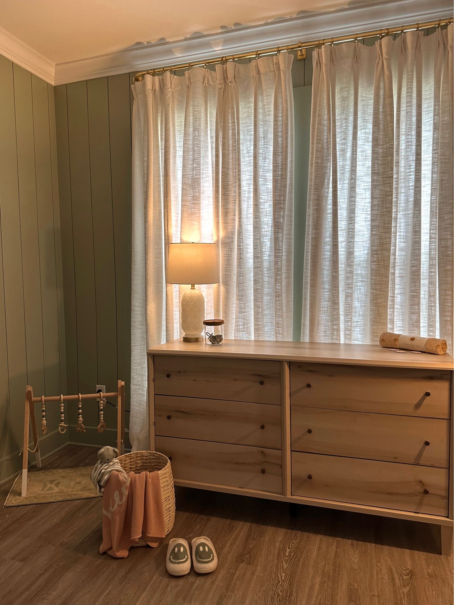 She’s a chic nursery 🧸🎀

#LTKhome #LTKbaby #LTKFind