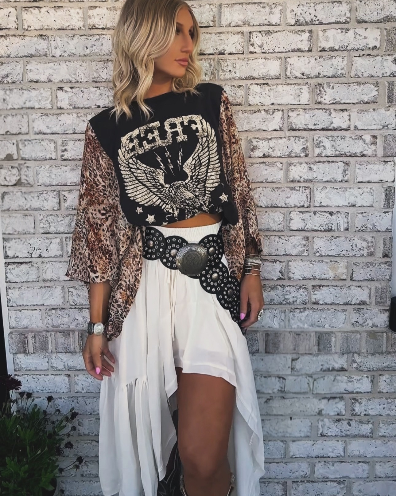 I can’t get enough of these Kantha Tops paired with the Boho Waves Ruffle Maxi Skirt from @willowchicboutique 🤎

use code ASHC20 for 20% off

#willowboutique #western #boho #over30style