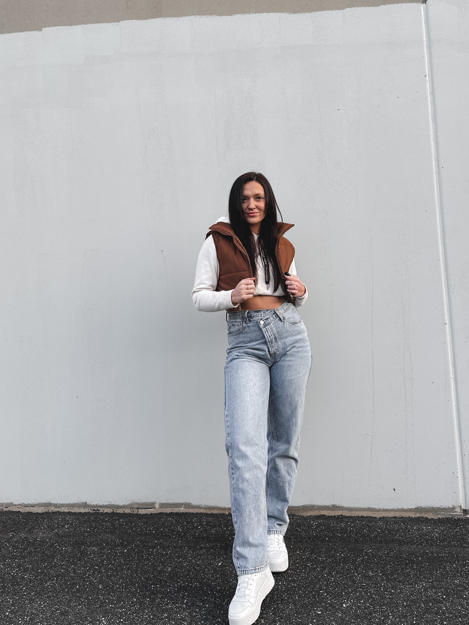 Running errands in style

Cropped vest| brown| asymmetrical jeans| cropped sweatshirt| hoodie| platform sneakers| sporty| streetwear| 2023 outfit 

#LTKstyletip #LTKshoecrush #LTKSeasonal