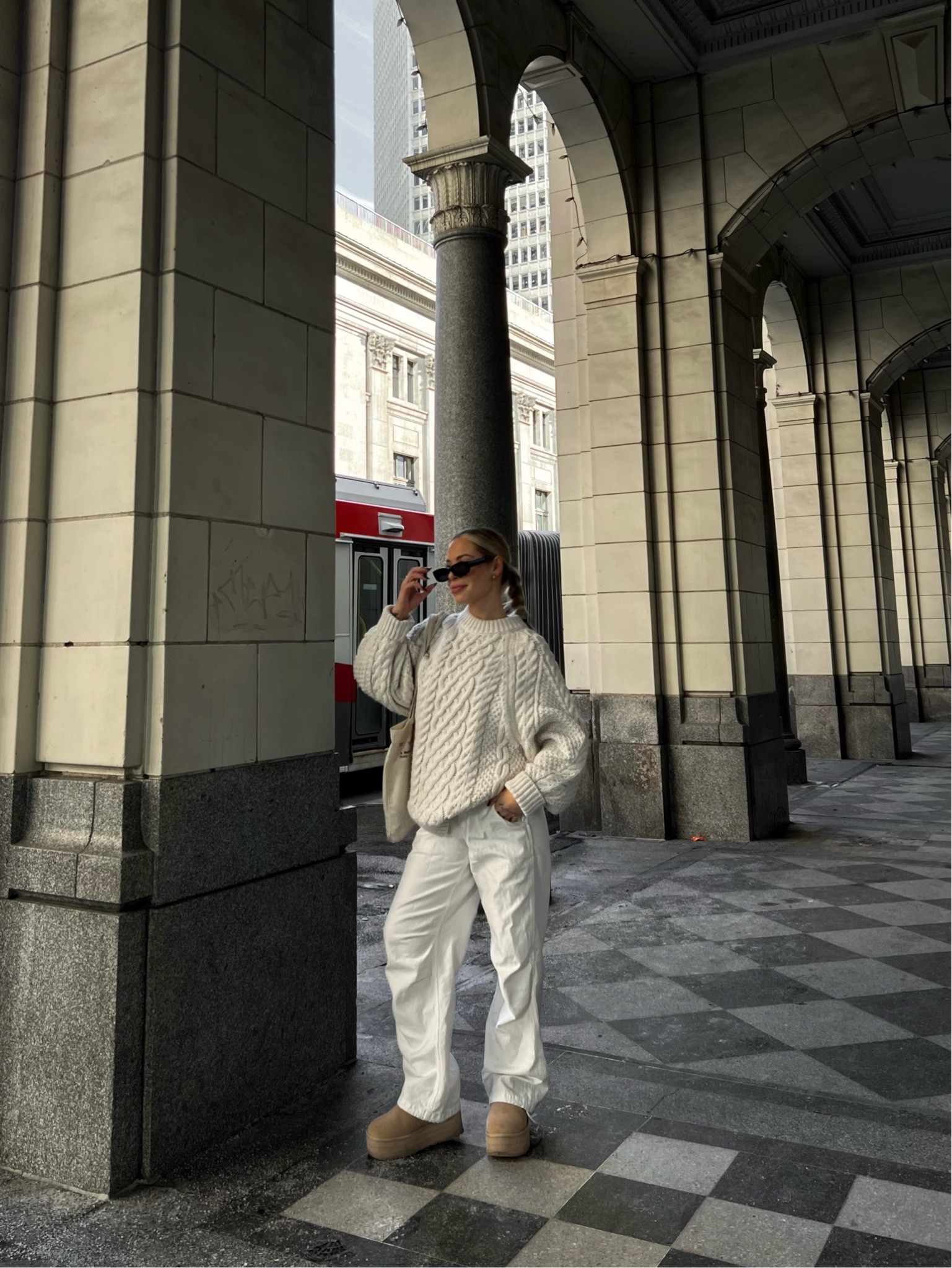 chunky sweaters until spring🙋‍♀️🙋‍♀️

This winter I’m staying devoted to NOT dressing lazy😴🚫 as the weeks get colder and colder❄️ it’s sooo easy to throw on your fav sweats, puffer and a pair of uggs before leaving the house. You can easily elevate that combination by swapping out your hoodie for a chunky kit and sweats for some baggy pants like I did here🤍 this look is not only ELEVATED, but also super COMFY🤝🤩


#LTKstyletip #LTKfindsunder100 #LTKSeasonal