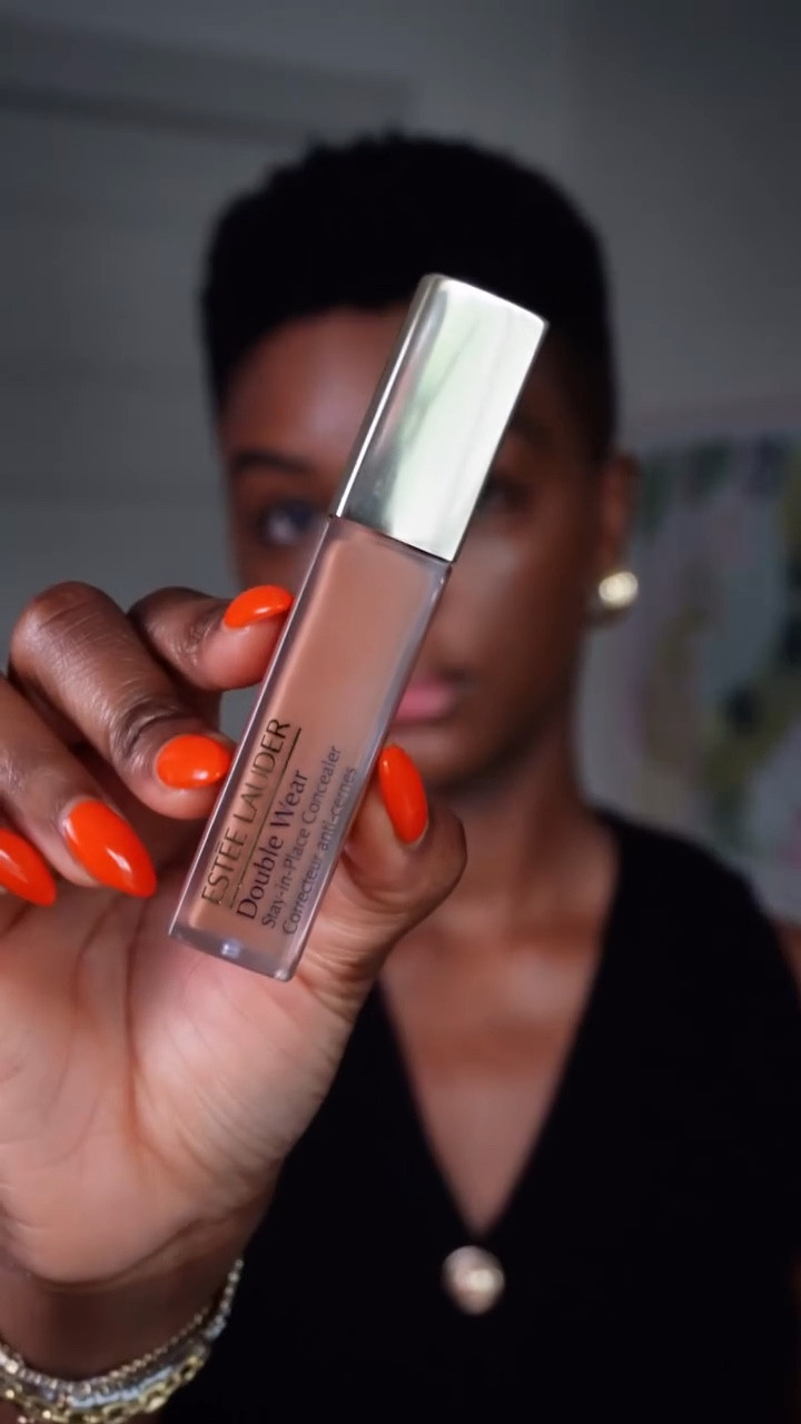 #Esteepartner Flawless where it counts — wearing @esteelauder Double Wear Concealer in 6C. Longwear, no creases, just that flawless finish, available now at @ultabeauty. #myshademystory #esteelauder 
•
•
•
•
#dallasbeautyblogger #dallascontentcreator #dallasblogger #concealer #makeup #esteelauderdoublewear