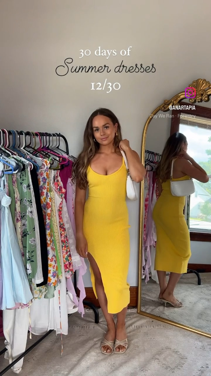 Yellow midi dress from Windsor
Comes in so many other cute colors!
Size - S